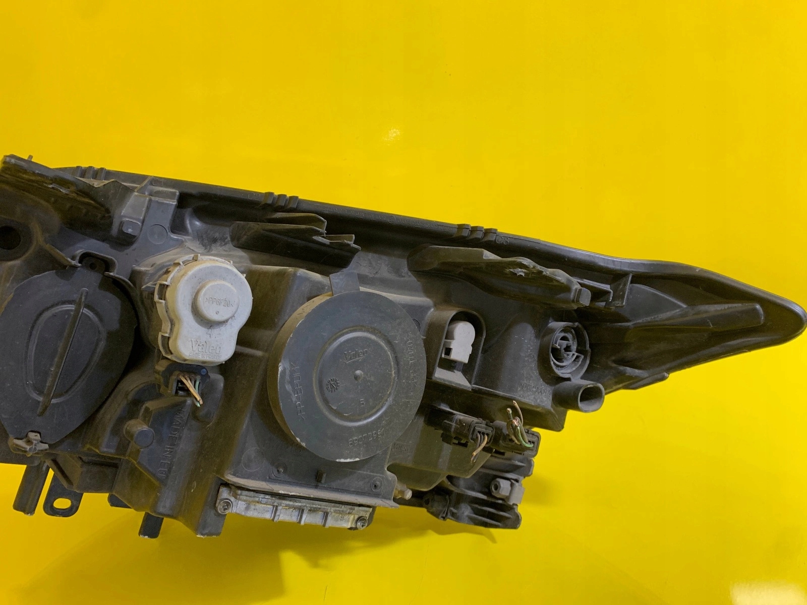 light right Renault Laguna III 07-15 89901837 Xenon