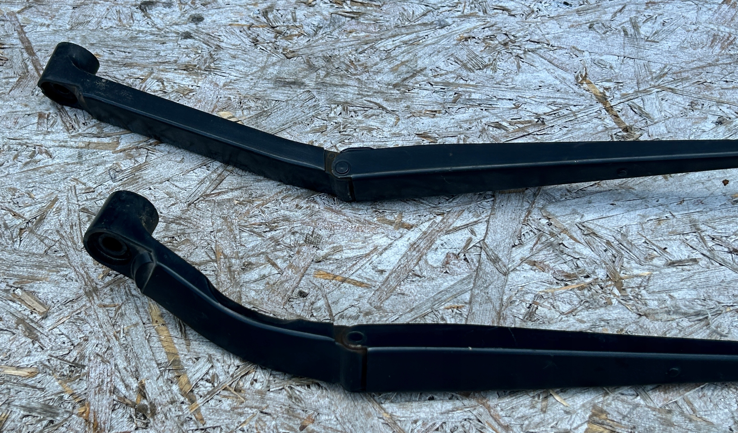 wiper arms front right + left NISSAN LEAF and ZE0 10- PARA