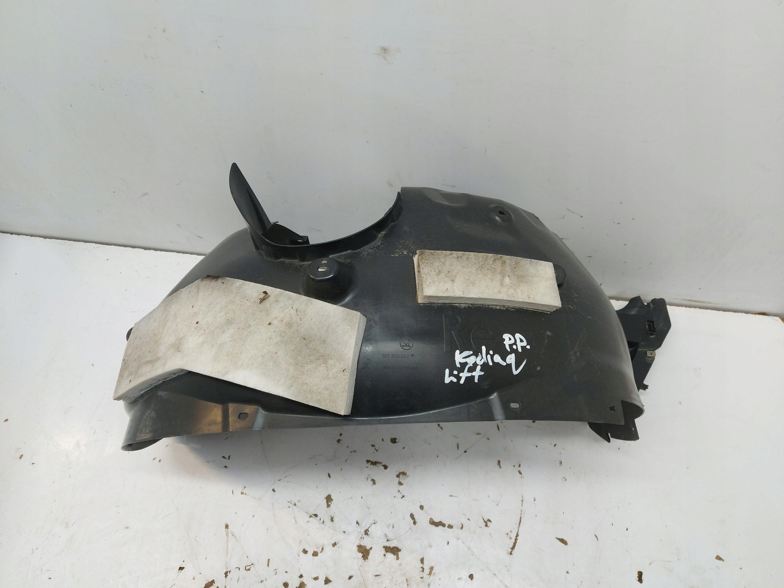 Skoda Kodiaq LIFT mudguard right front
