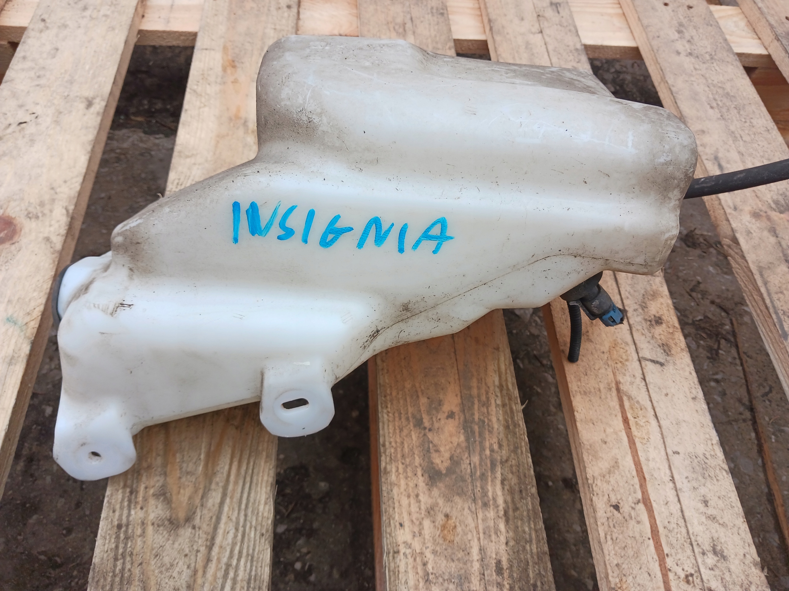 washer fluid tank OPEL INSIGNIA A 13240935