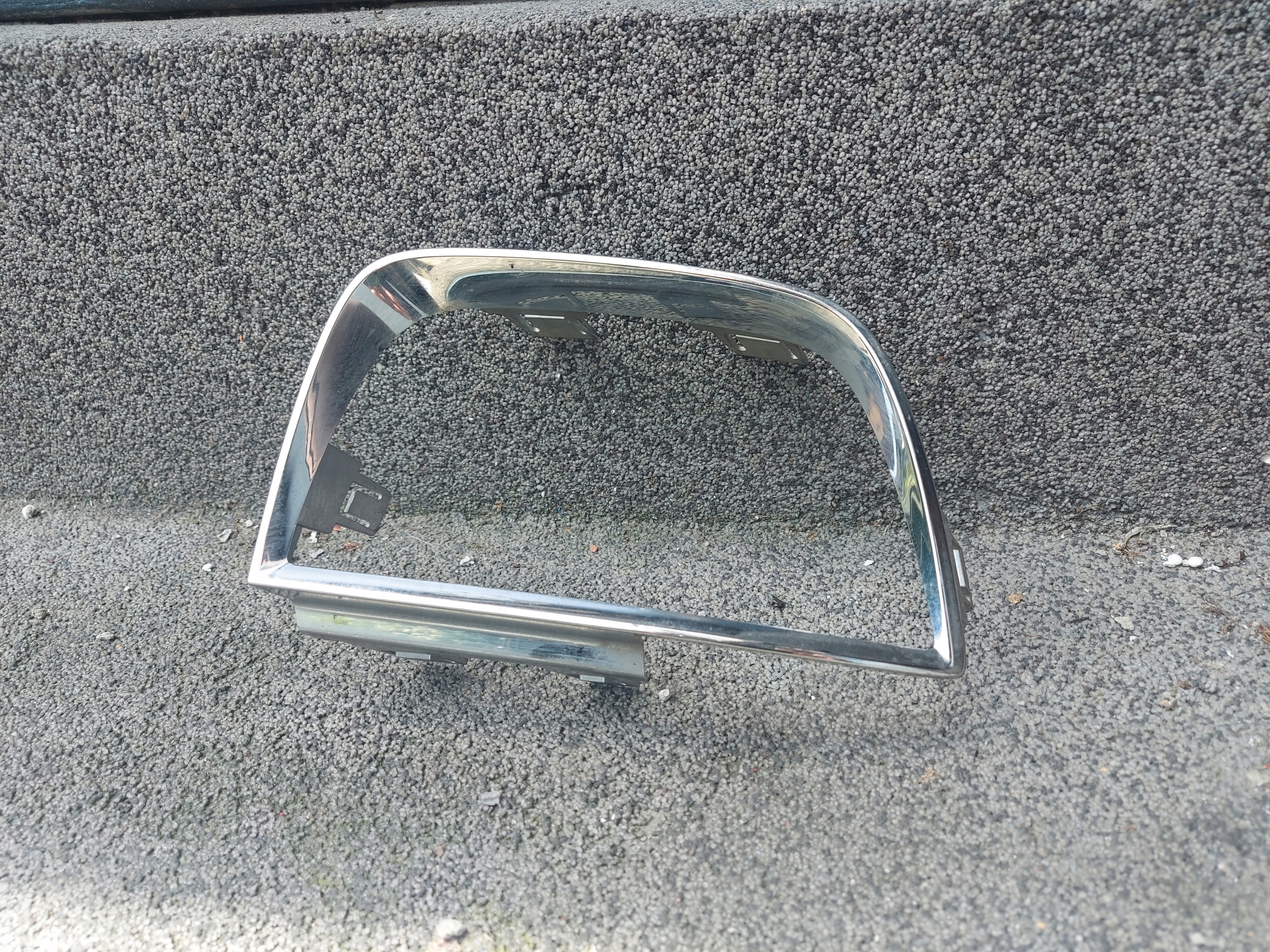 RAMKA LISTWA LAMPY TYLNEJ CHEVROLET CAMARO CHROM 92197052 CHEVY