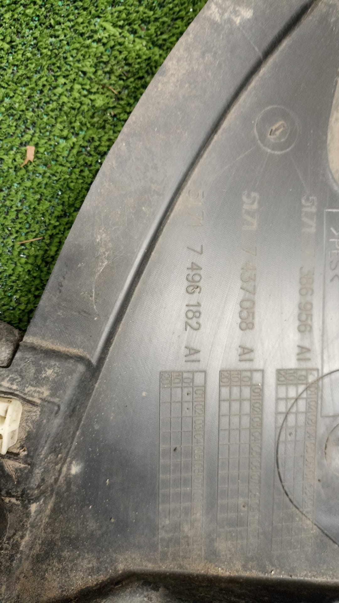 MINI F60 mudguard front right 9496182