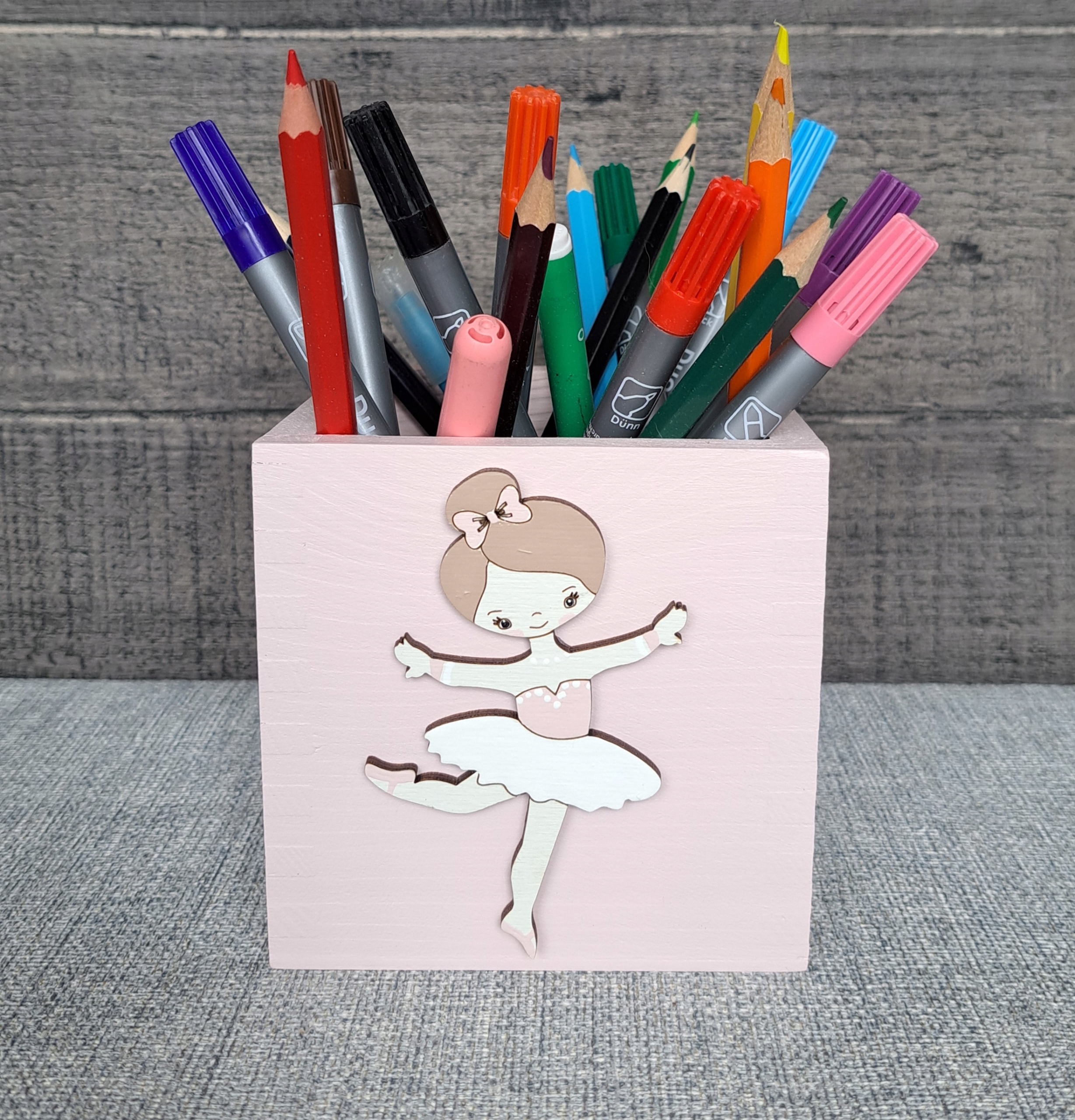 ORGANIZER PRZYBORNIK POJEMNIK NA KREDKI Z IMIENIEM Marka inny