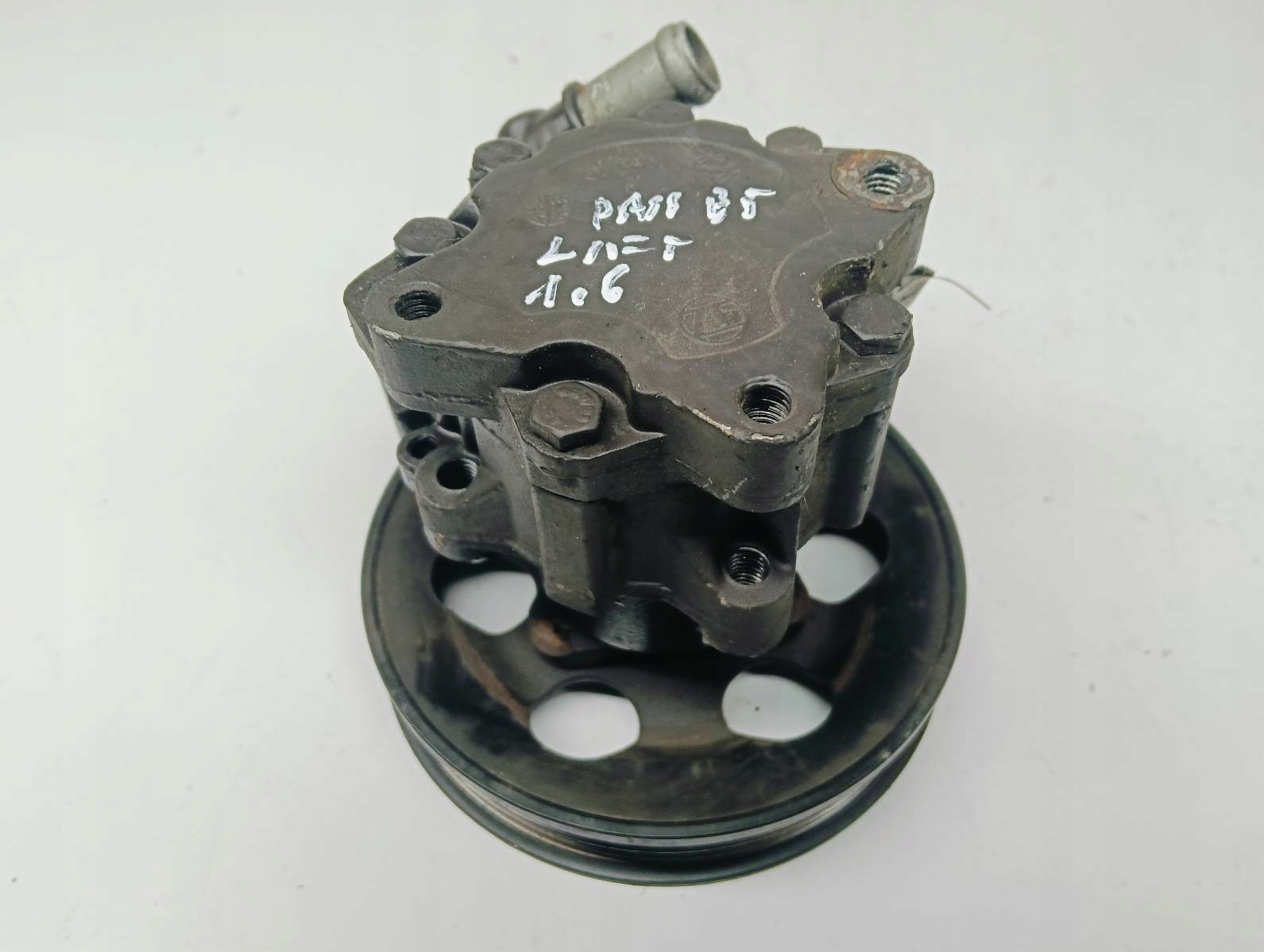 servo pump Volkswagen Passat B5 Lift 1.6 058145255E
