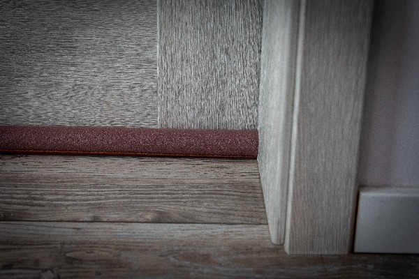 USZCZELKA POD DRZWI ANTYPRZECIĄG zatrzymuje ZIMNO PIANKOWA do okien drzwi Długość (cm) 95