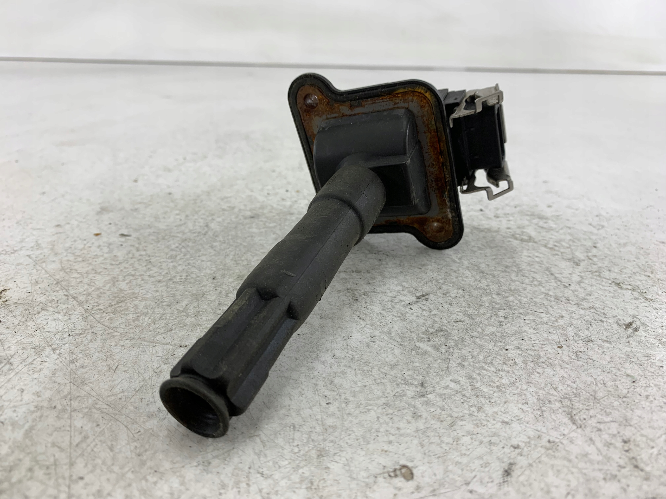 AUDI A4 B5 1.8 coil ignition 058905105