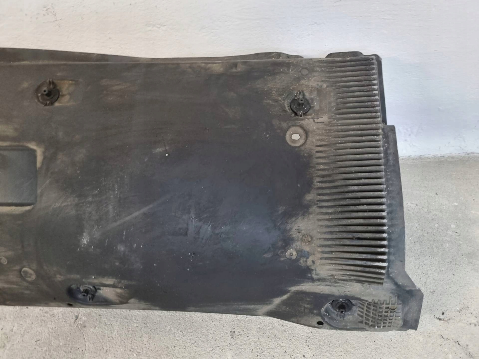 cover chassis right side Skoda Rapid NH 2013 6RA825202