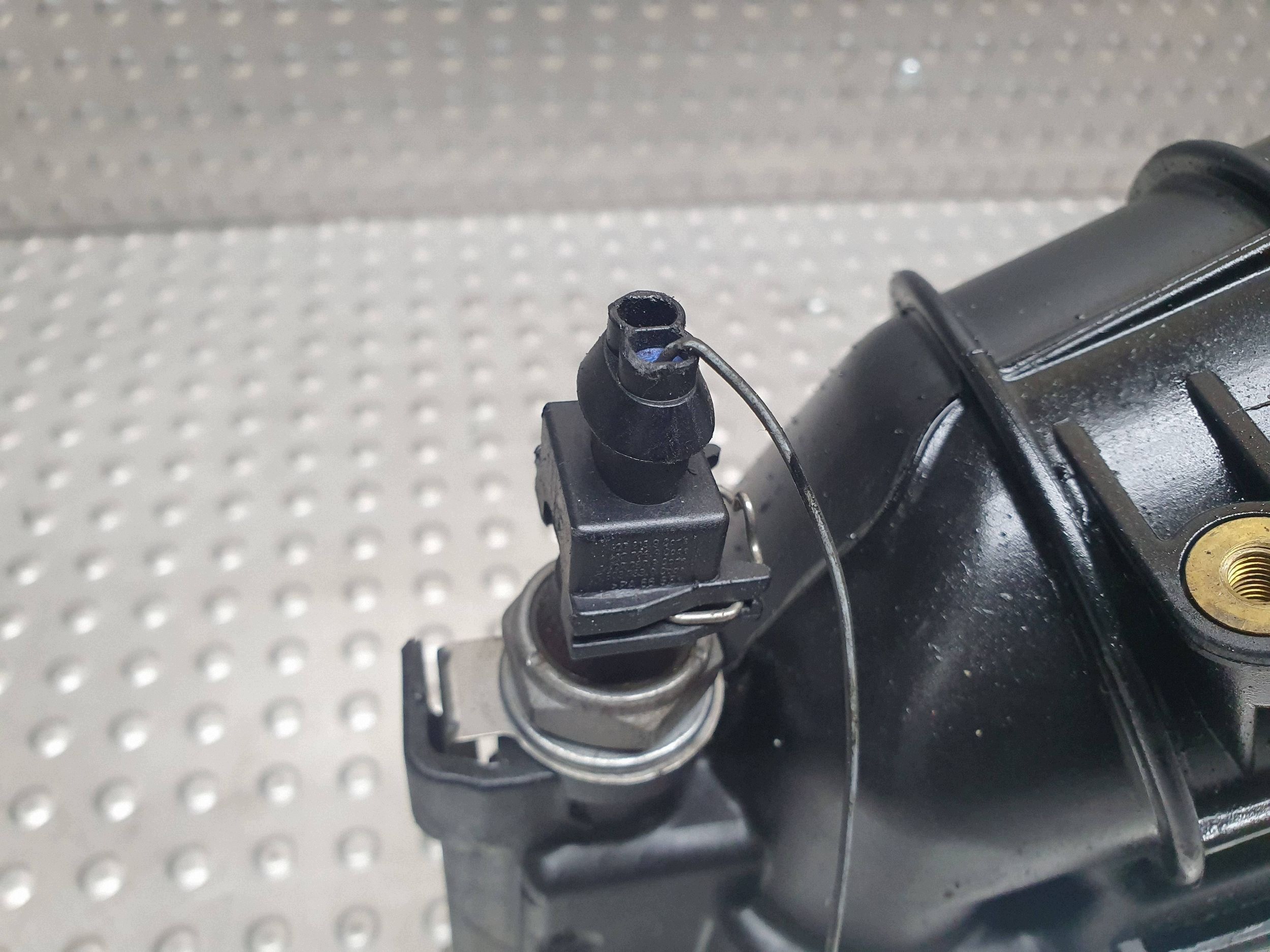 oil filter holder 7807799 BMW E90 E83 E87 E91 E60 E88 E92 E93 2.0D N47