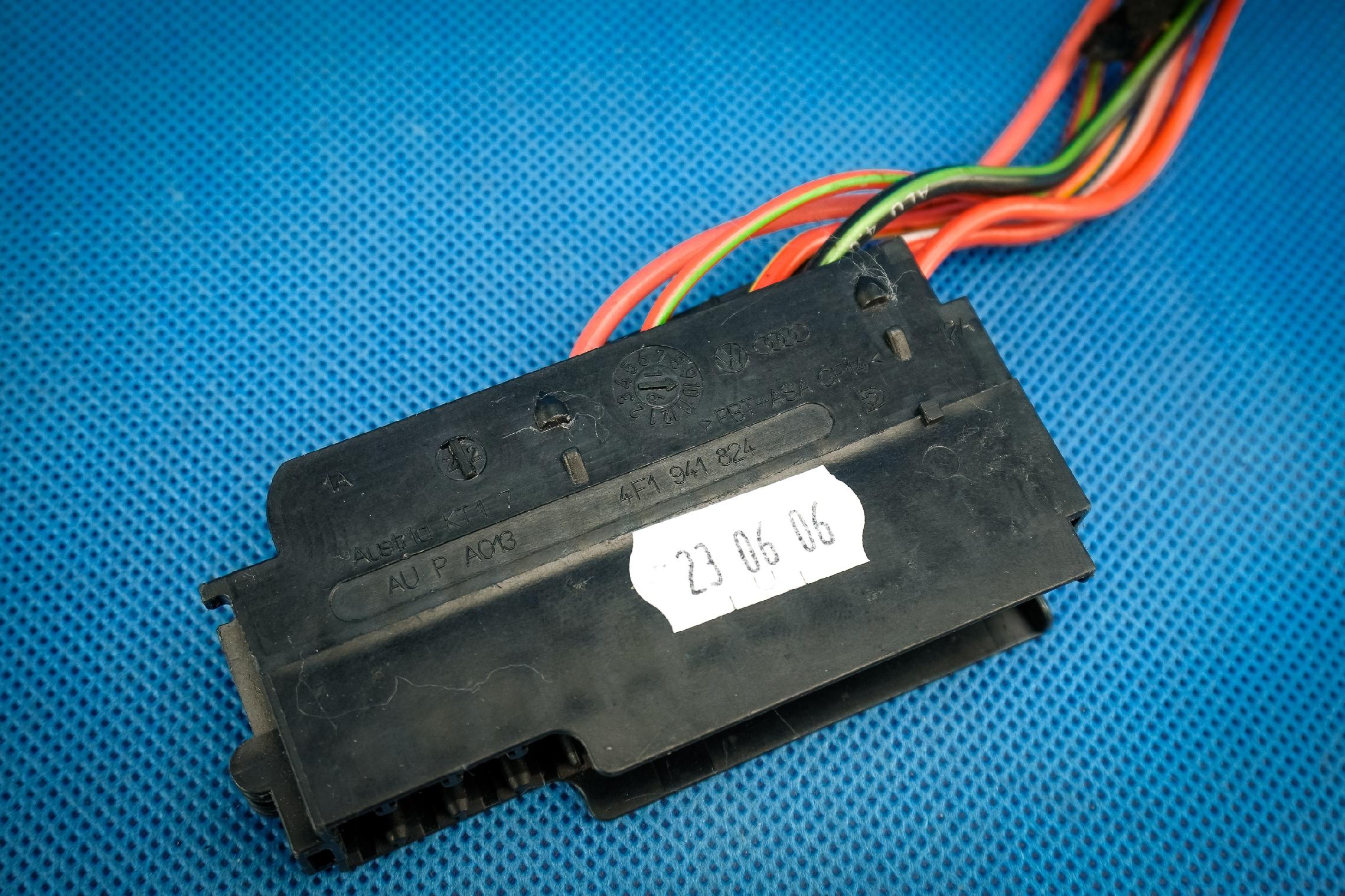 Halter der Sicherungen Audi VW Seat 4F1941824