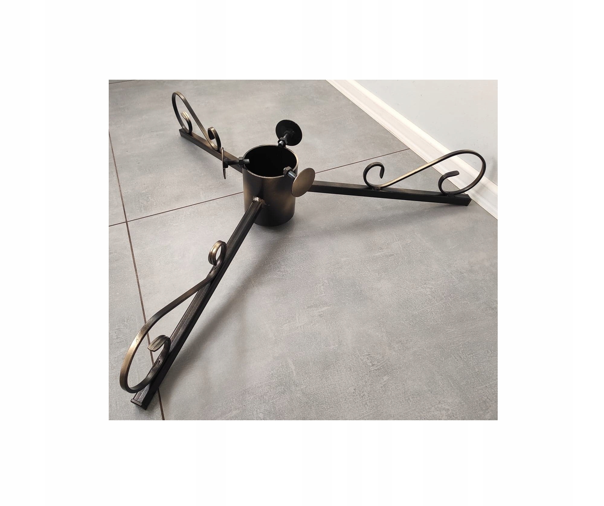 

Stojak pod choinkę na drzewko