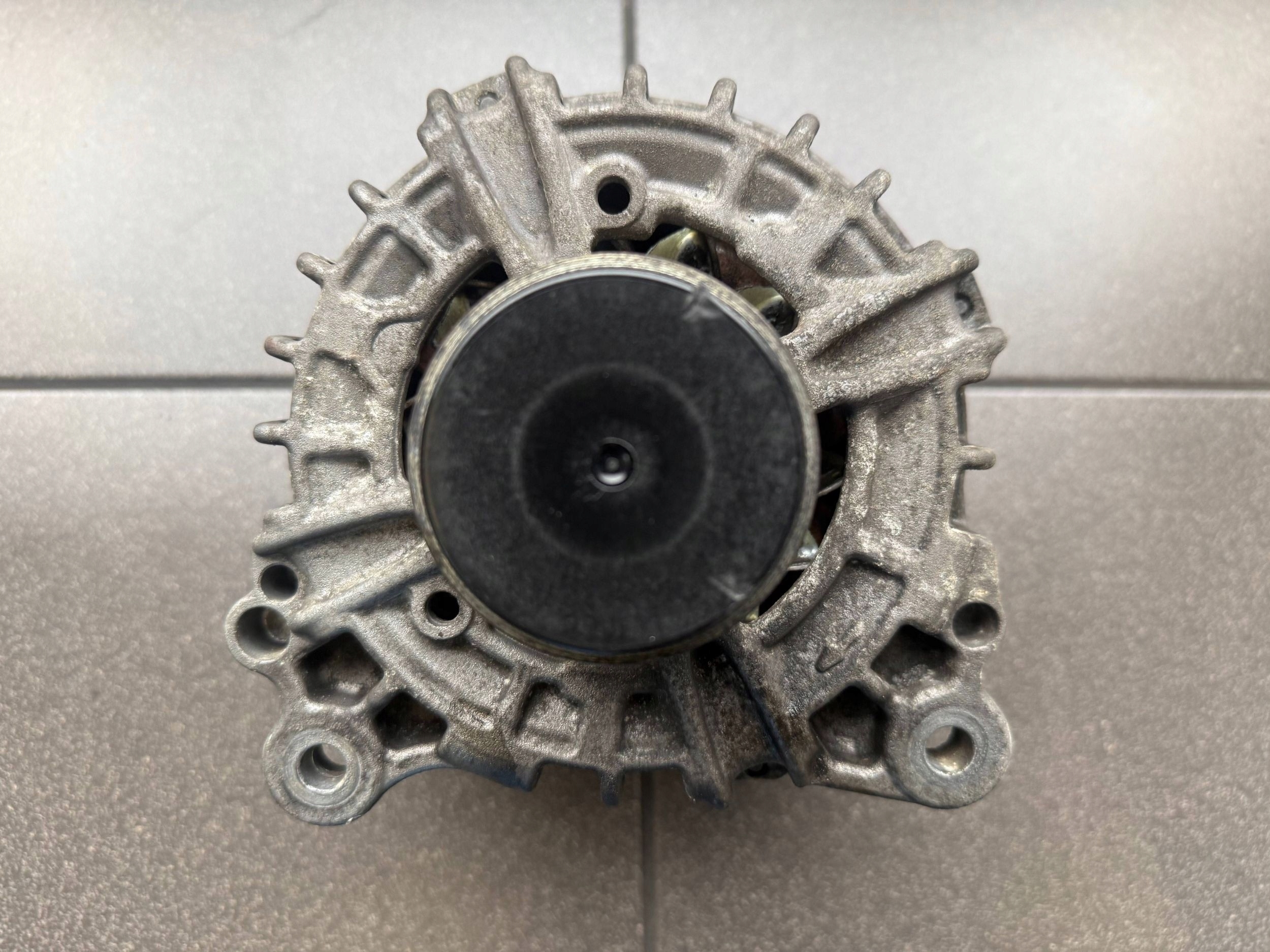 ALTERNATOR 2.0 TDI VW AUDI SEAT SKODA 03L903024F 0125811027 BOSCH