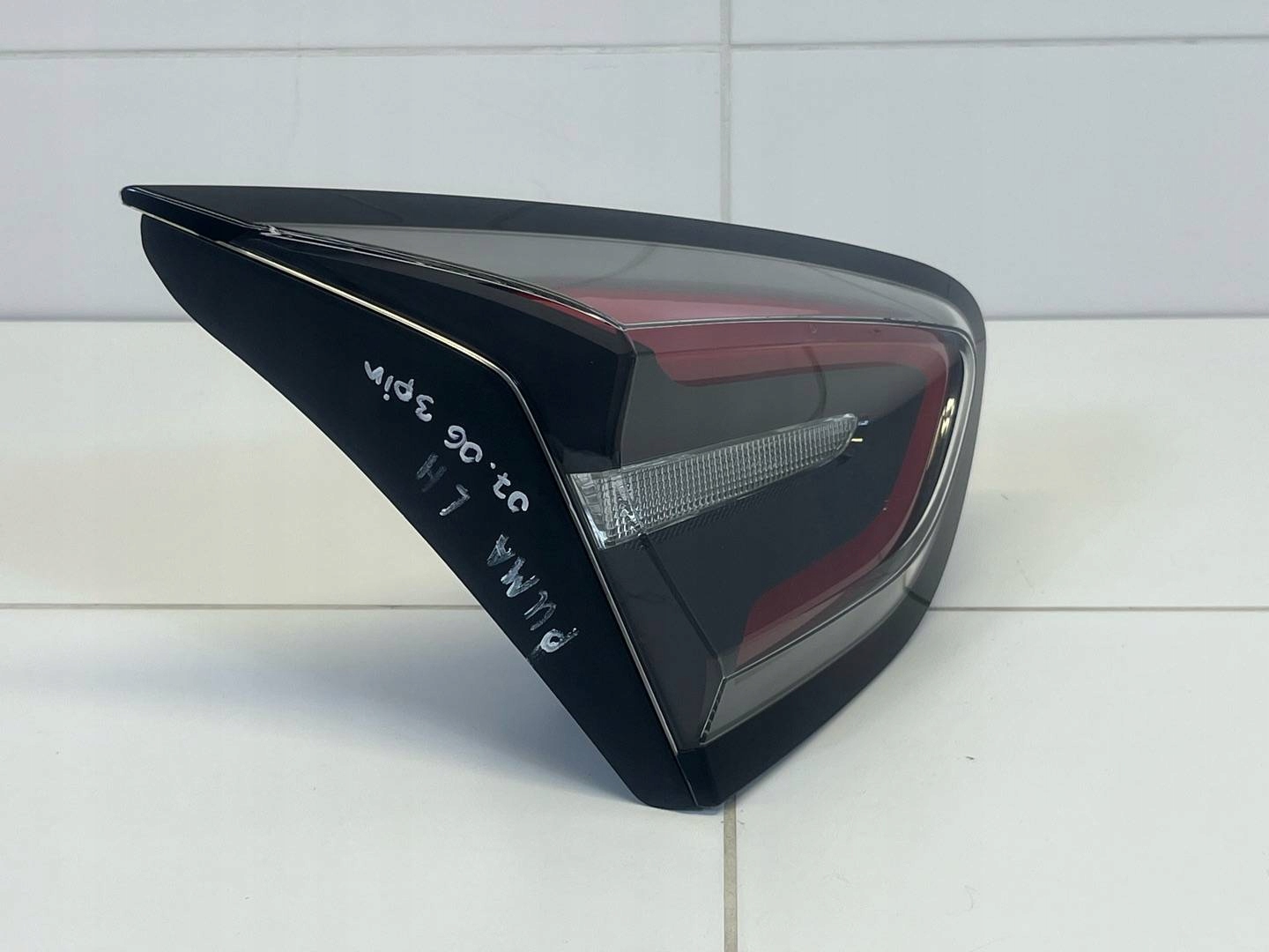 light rear to the bonnet left side Ford Puma 2 2021 L1TB13A603AA