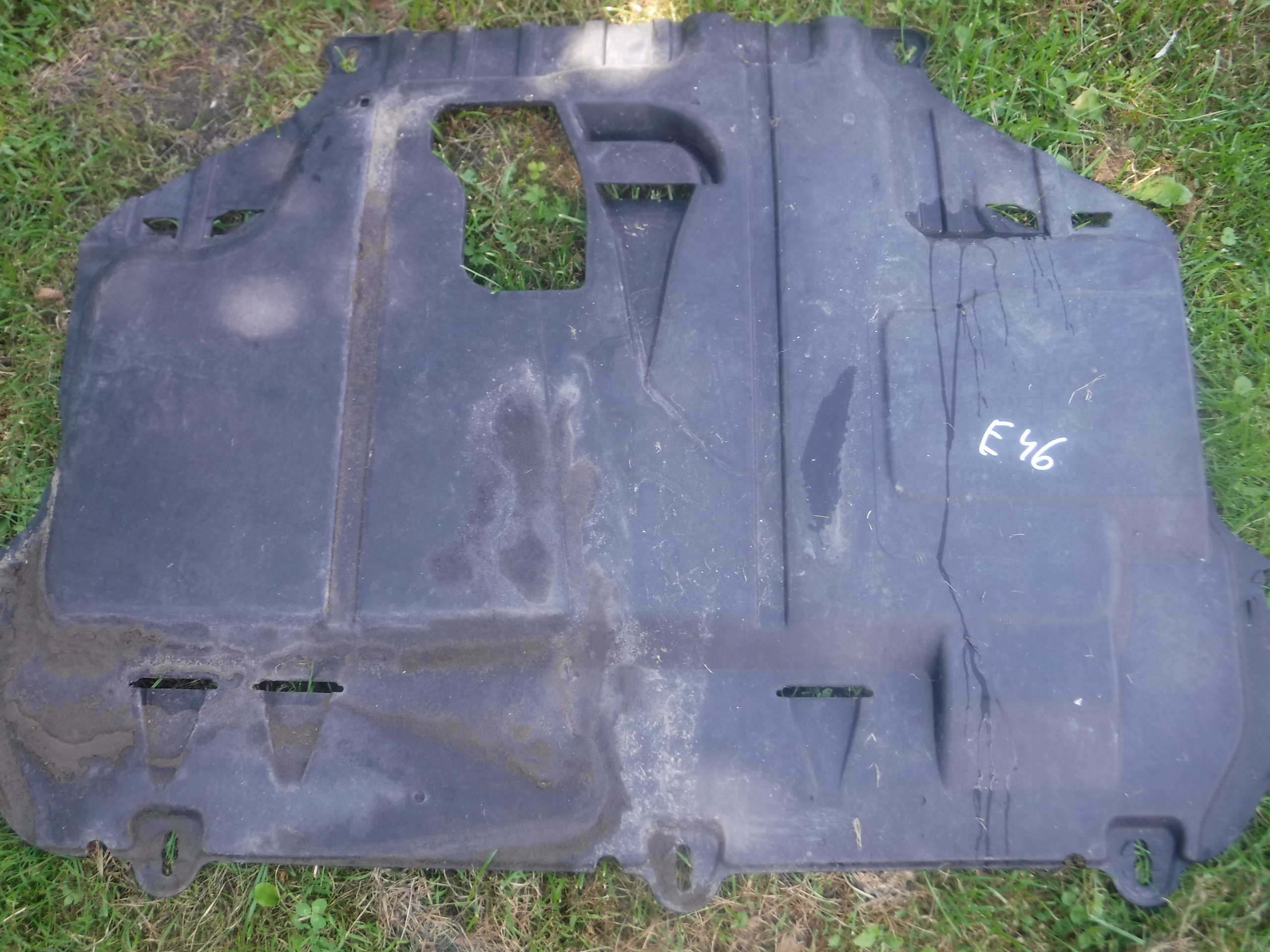 22569845663665 - BMW e46 капот двигателя 2.0 D Нижний