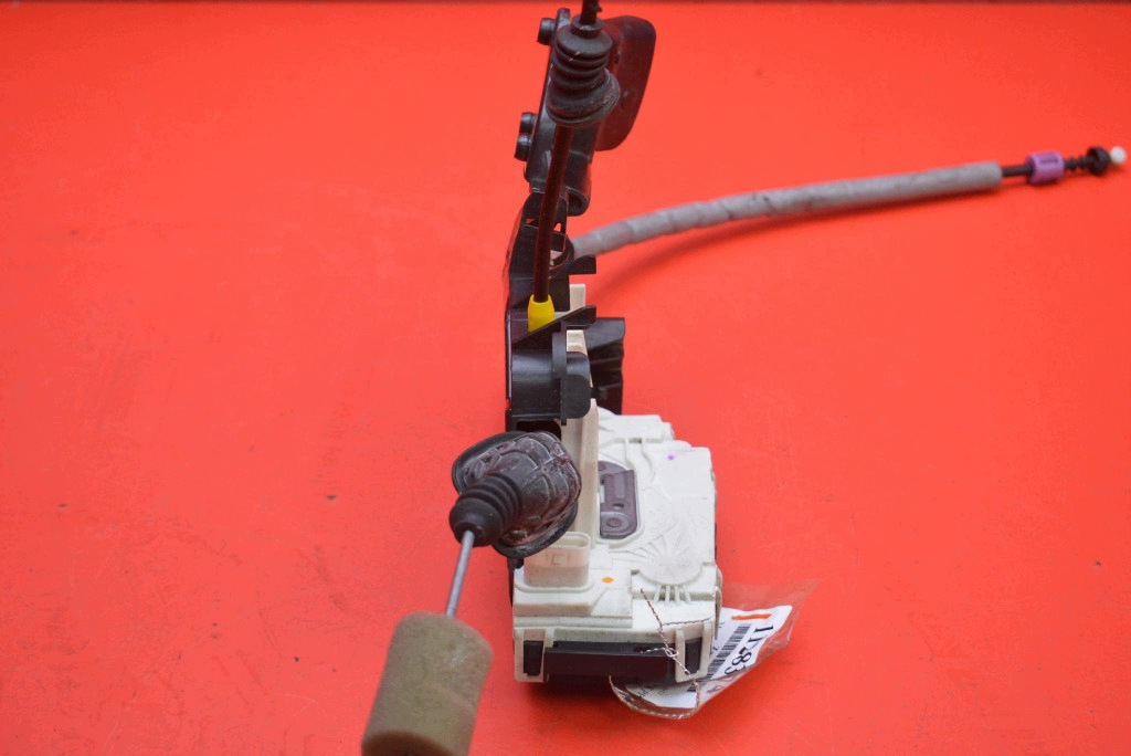lock door right front front EU A2047200635 MERCEDES C-KLASA W204 07-14