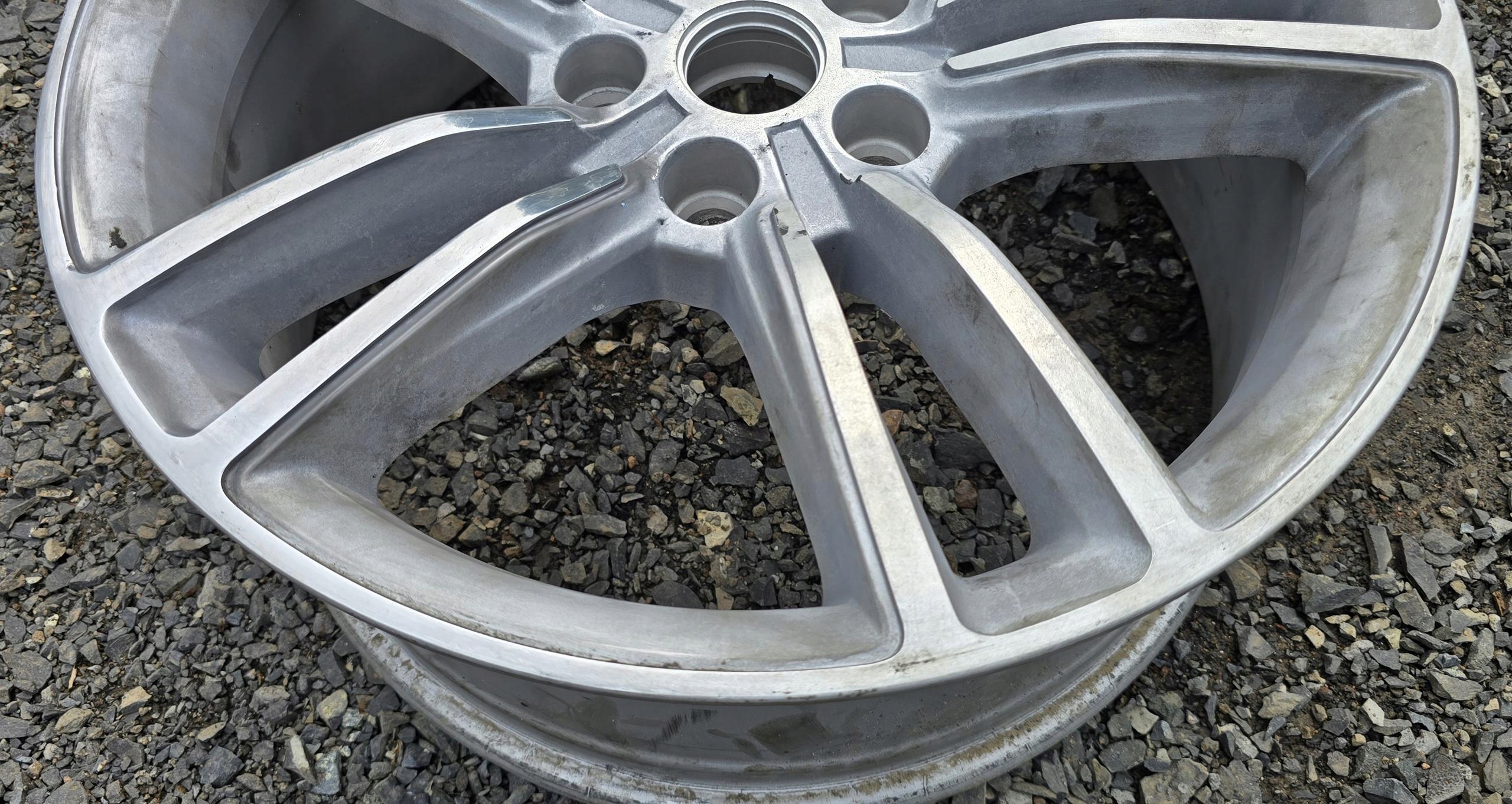 disk hliníkový 19 5x120 8J ET40 TESLA S Model S 6007214-00-D