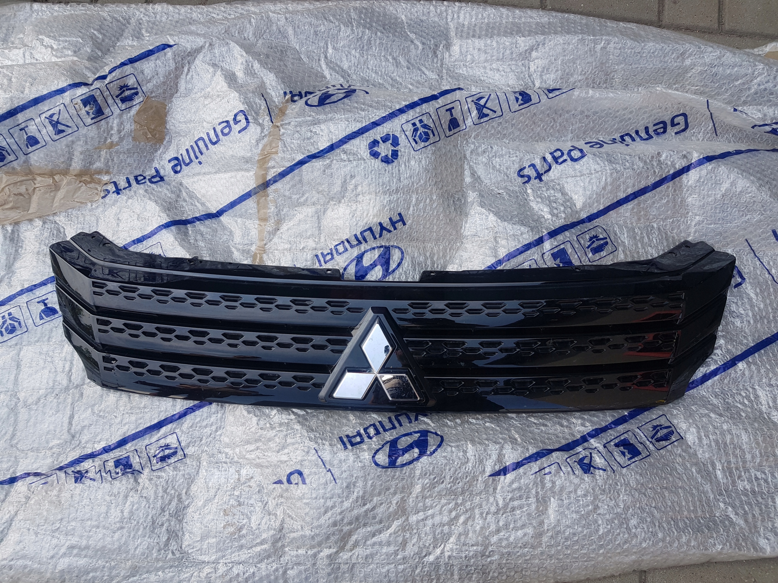 ATRAPA GRIL GRIL MITSUBISHI ECLIPSE CROSS 7450B572 FL LIFT LIFITNG ECLIPS