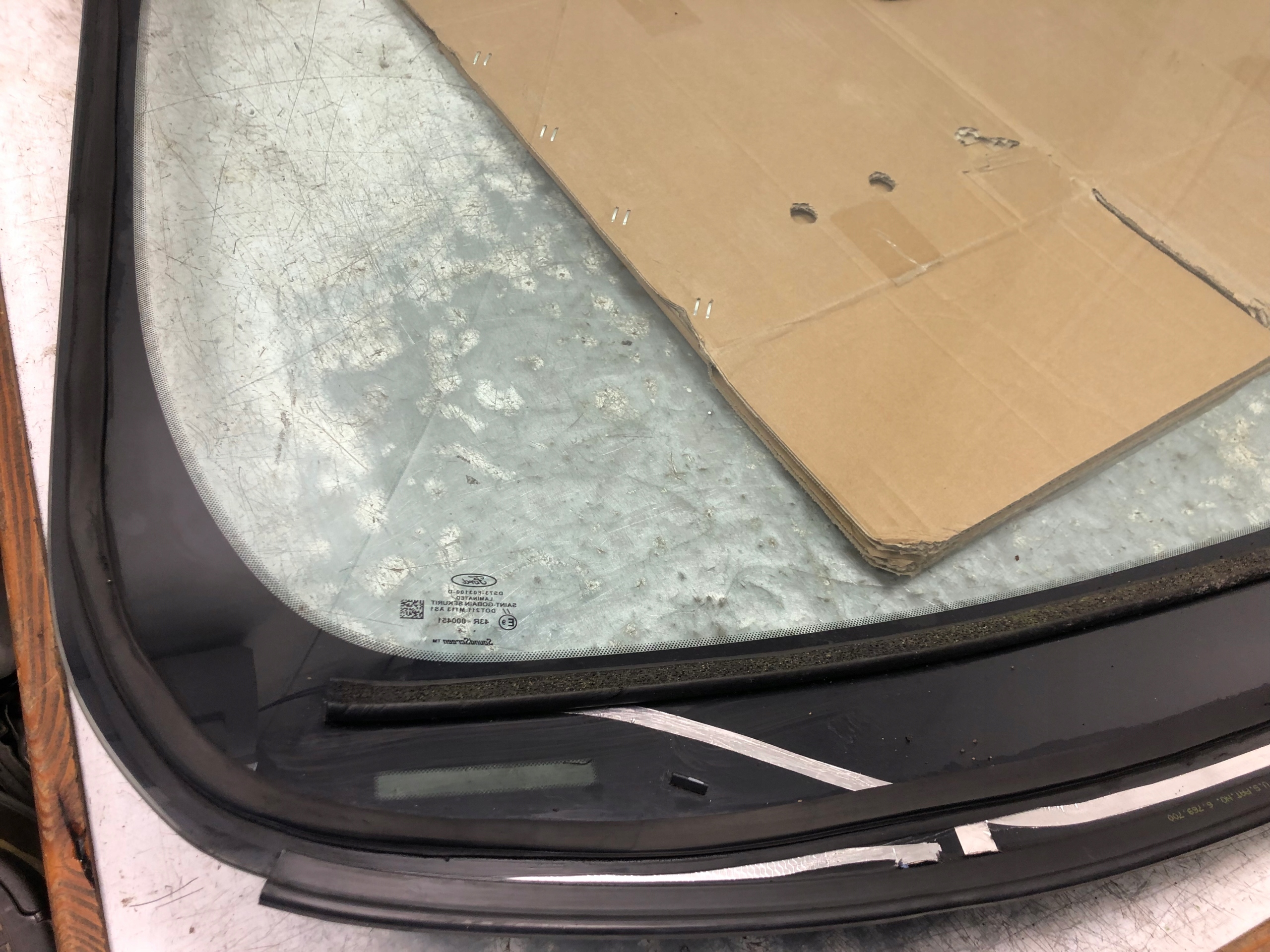 window front iron FORD MONDEO MK5 DS73-F03100-D