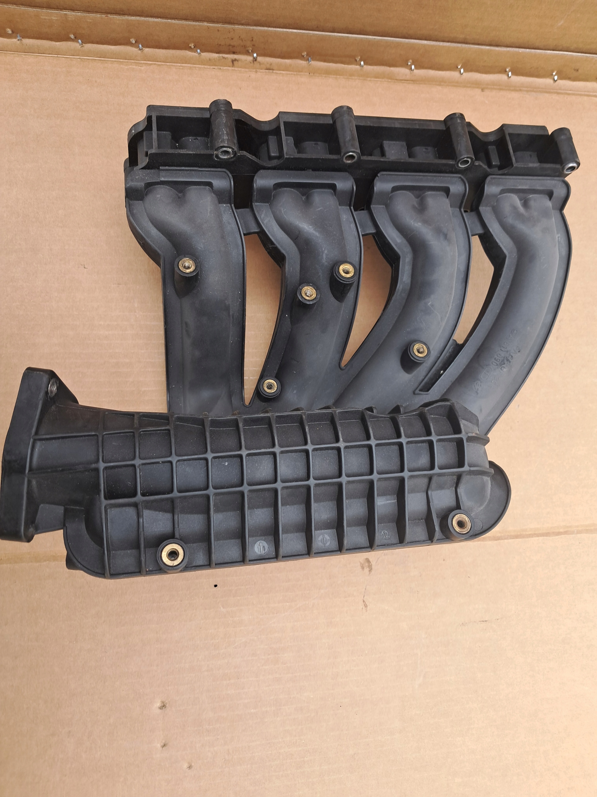 intake manifold MERCEDES W203 2,2CDI 6110903637
