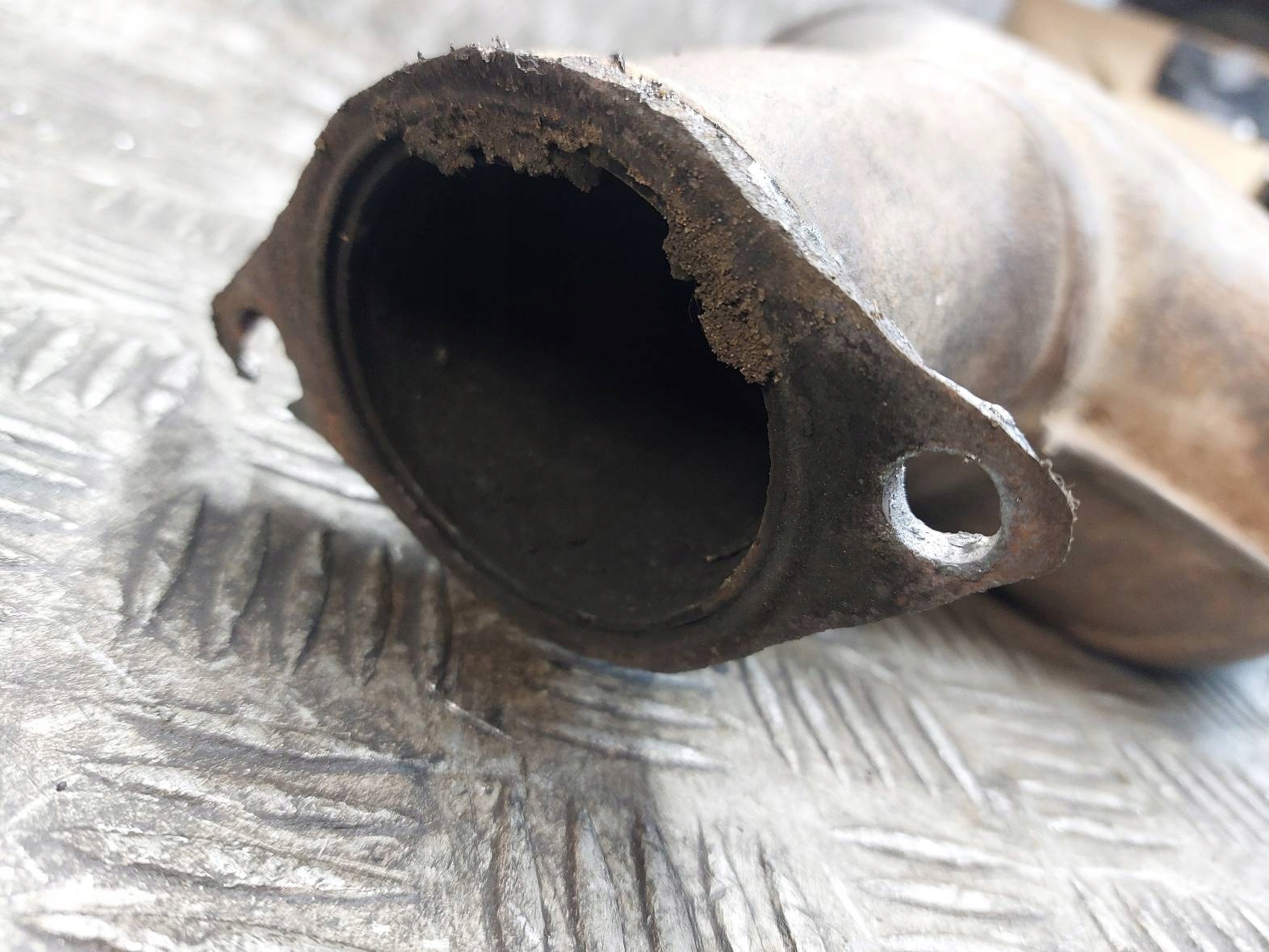 catalyst PUSTY VOLVO S40 and 30811871