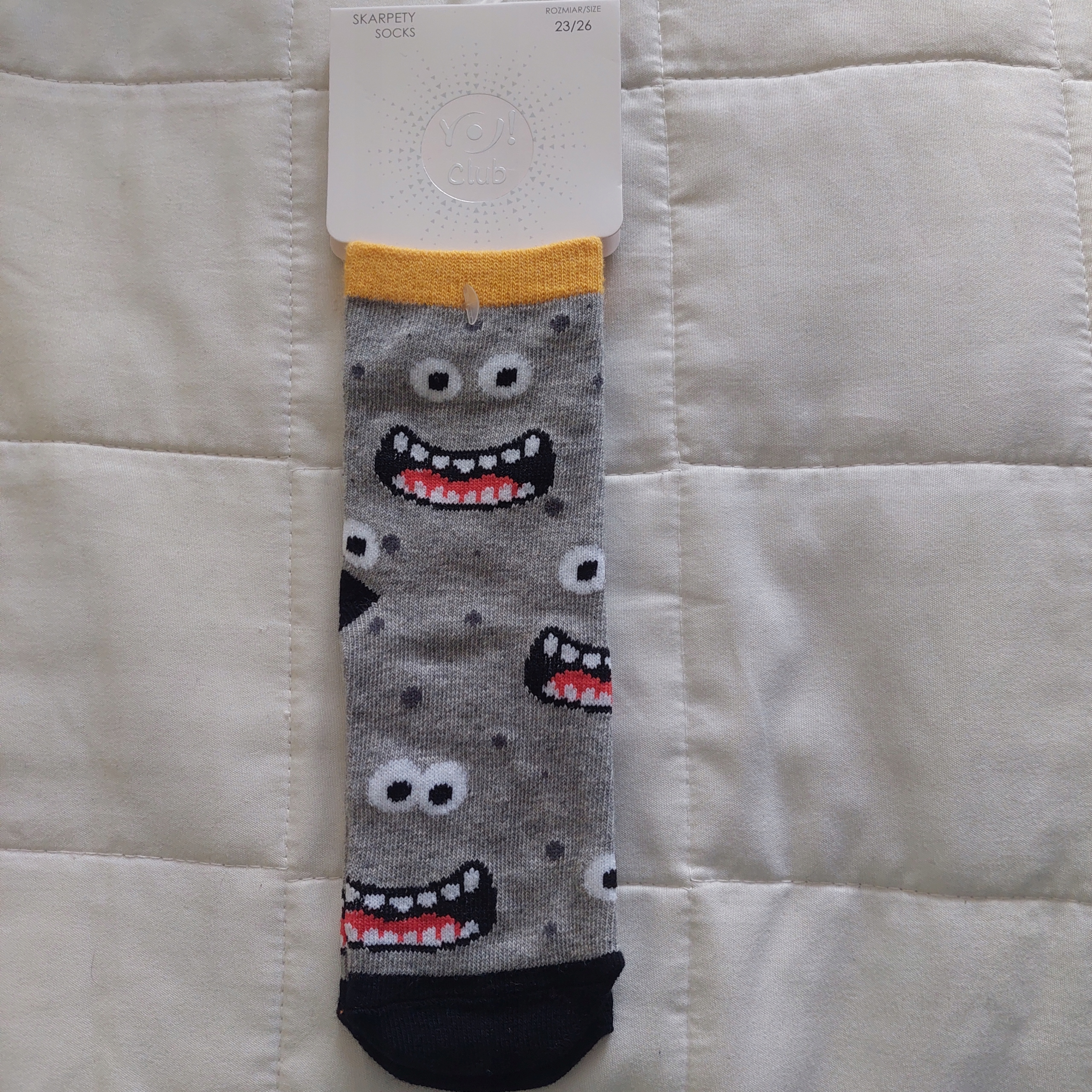 

nowe Skarpetki Yoclub 23/26 (14,1-16cm)