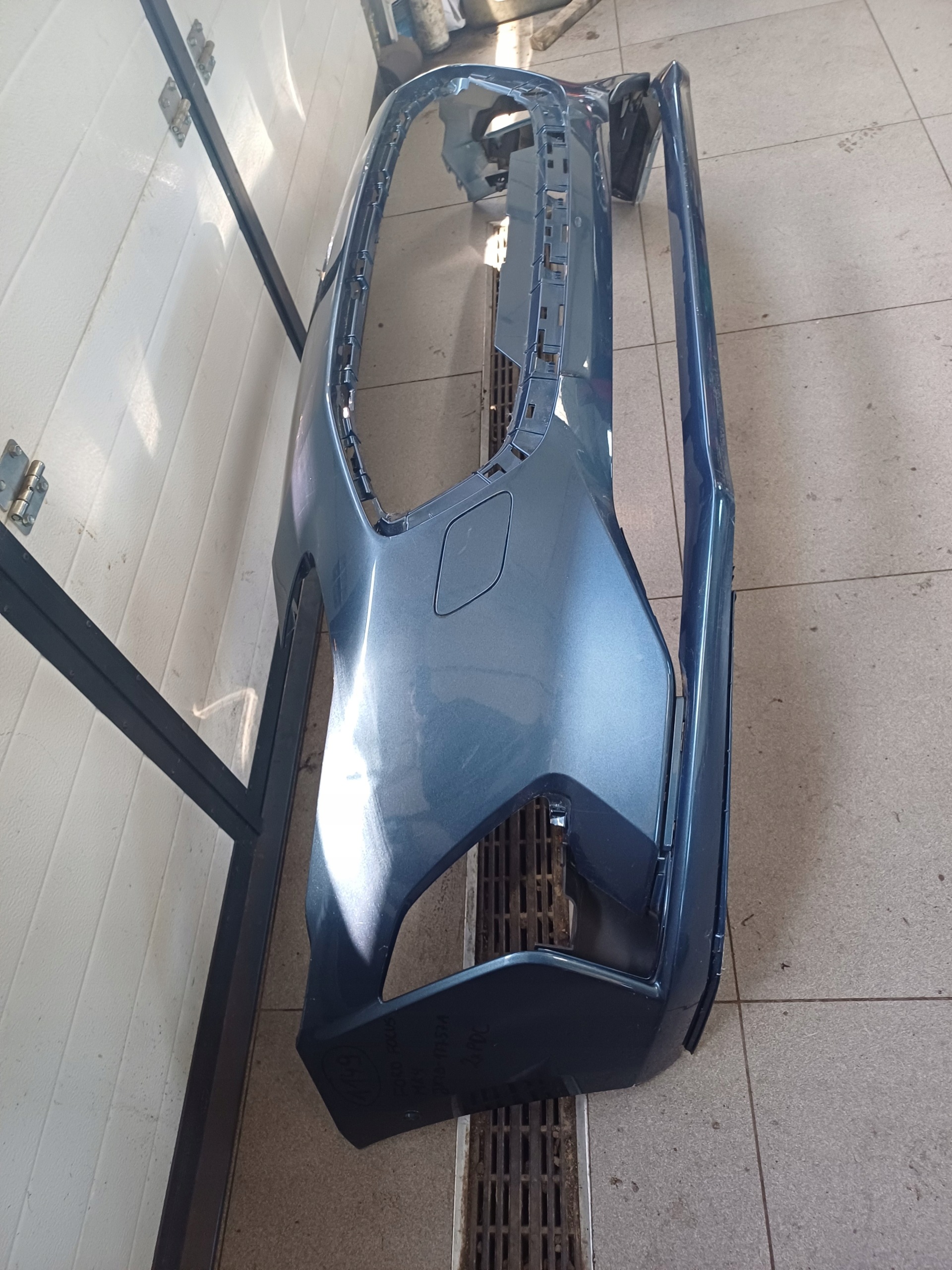 bumper front front FORD FOCUS MK4 JX7B-17757A 2X PDC