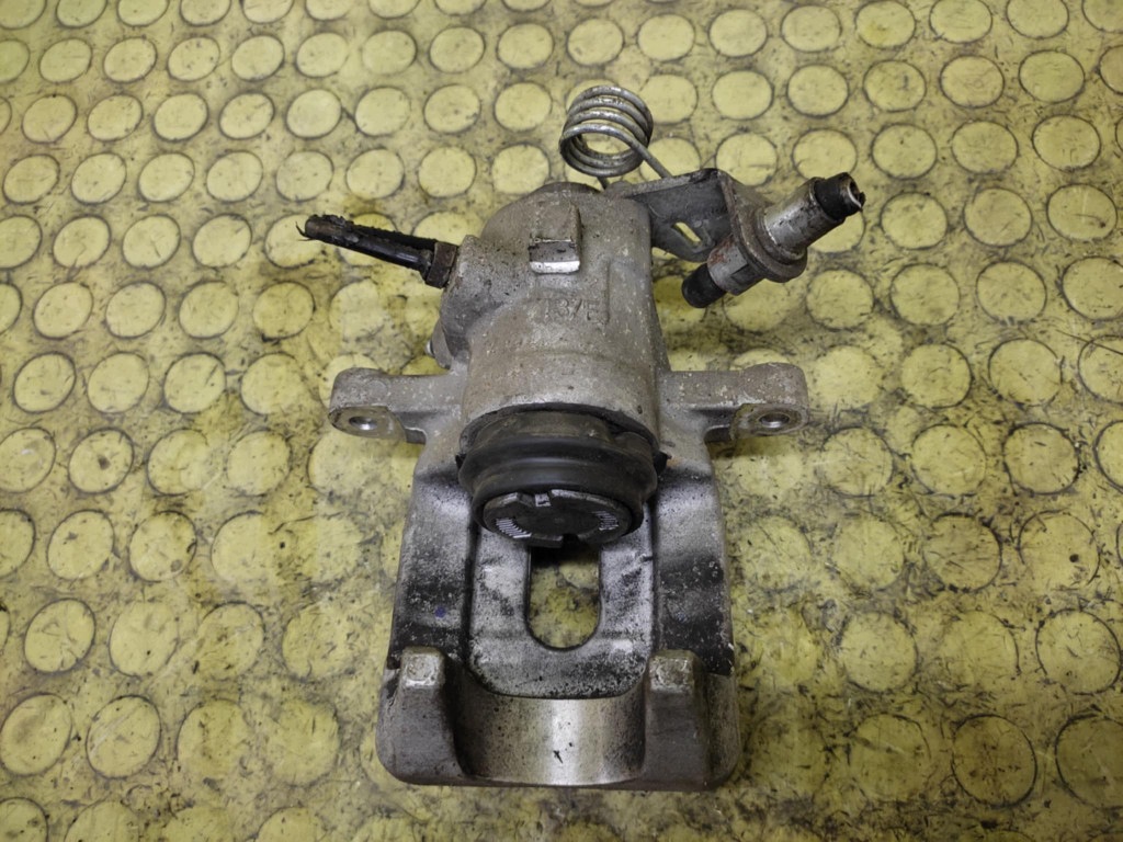 PEUGEOT 307 CC caliper brake right rear part