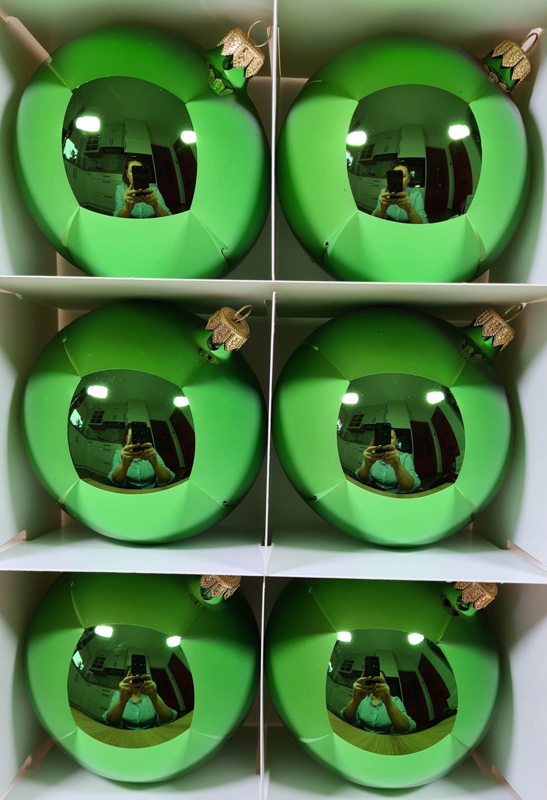 

Bombki Choinkowe Szklane Zielony Połysk 8 cm.