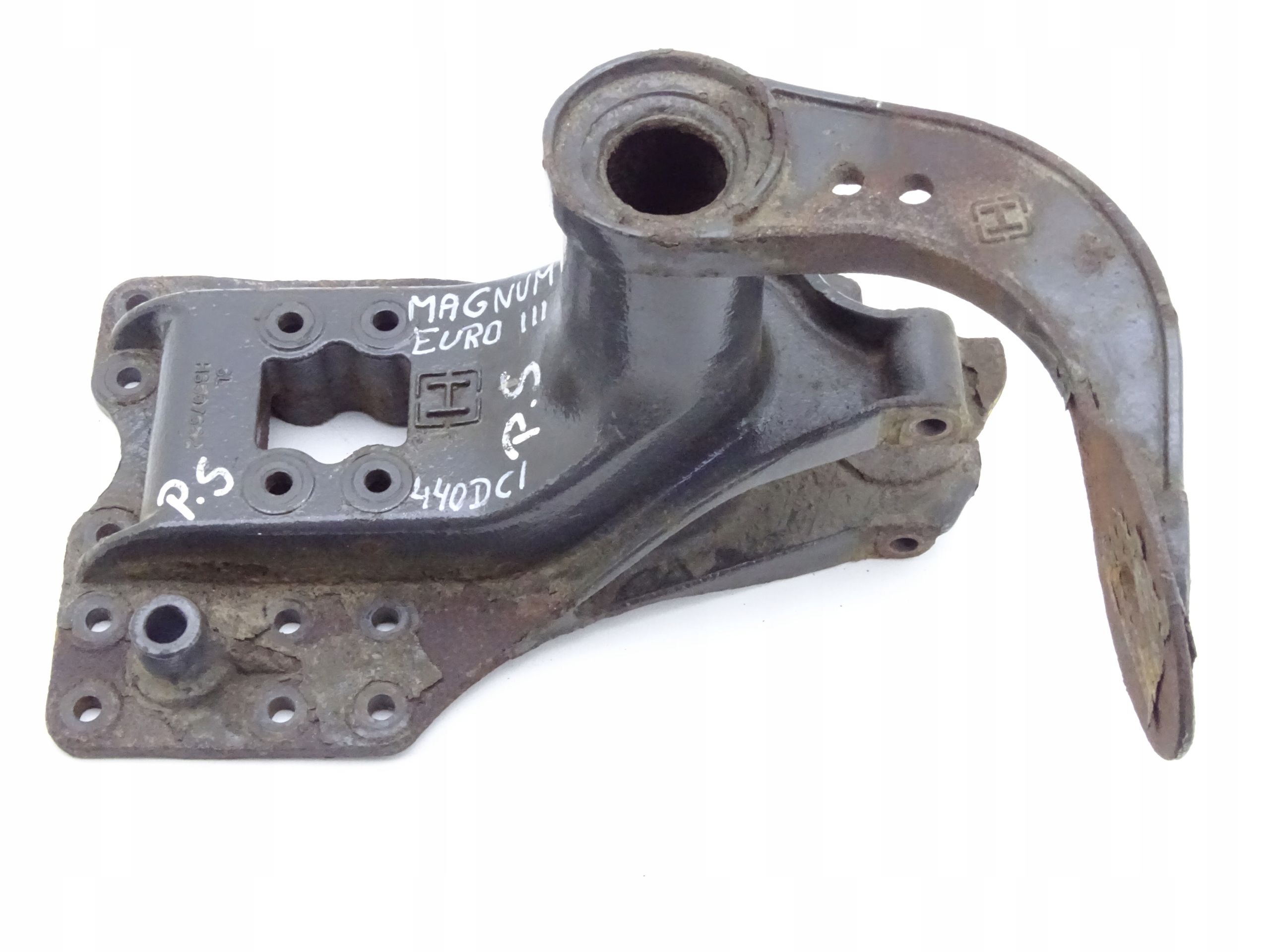 RENAULT MAGNUM E-TECH КРЕПЛЕНИЕ ПОДУШКА ЗАДНИЙ ПОДВЕС