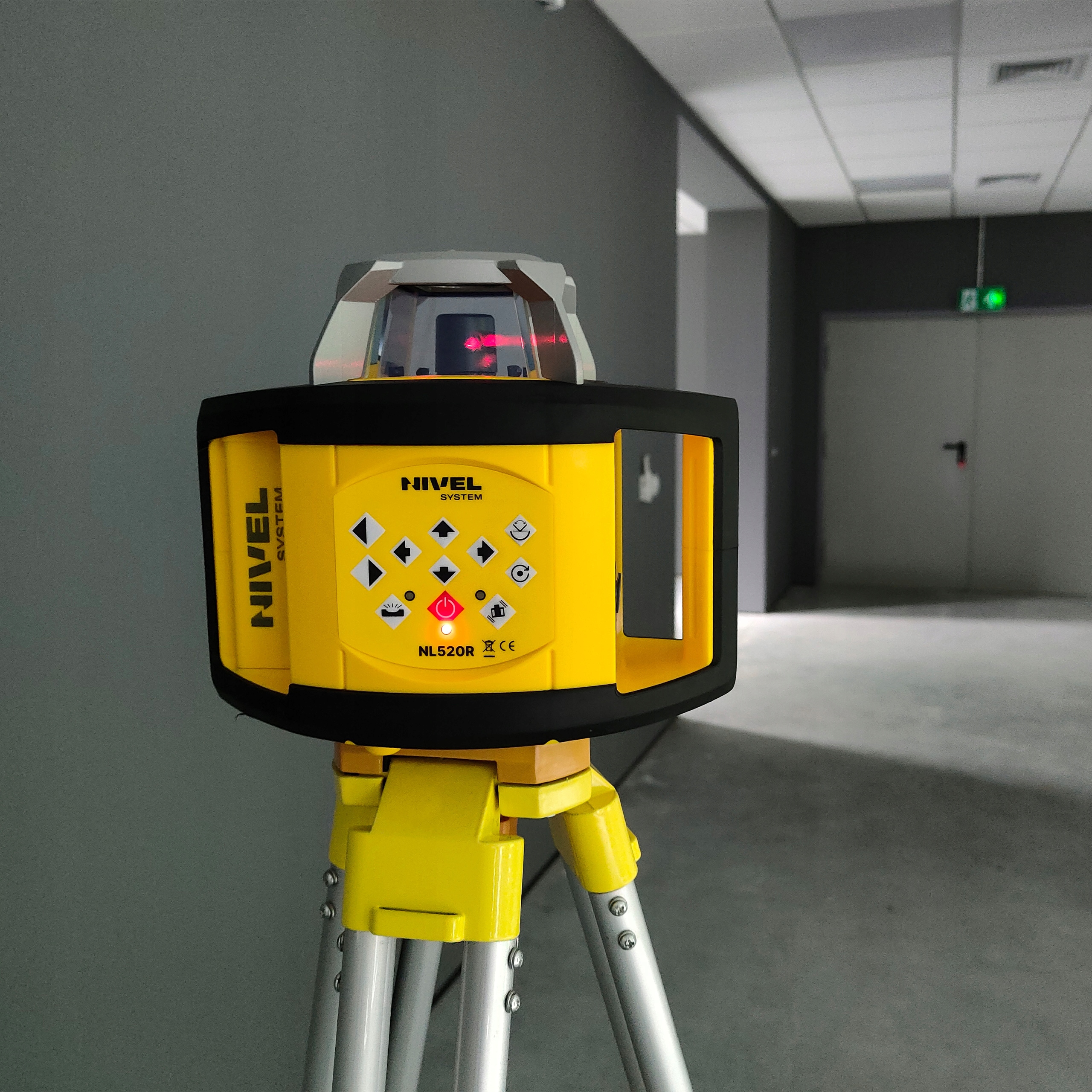 NIWELATOR TERENU NIVEL SYSTEM NL520R DIGITAL LASER OBROTOWY + STATYW + ŁATA Marka Nivel System