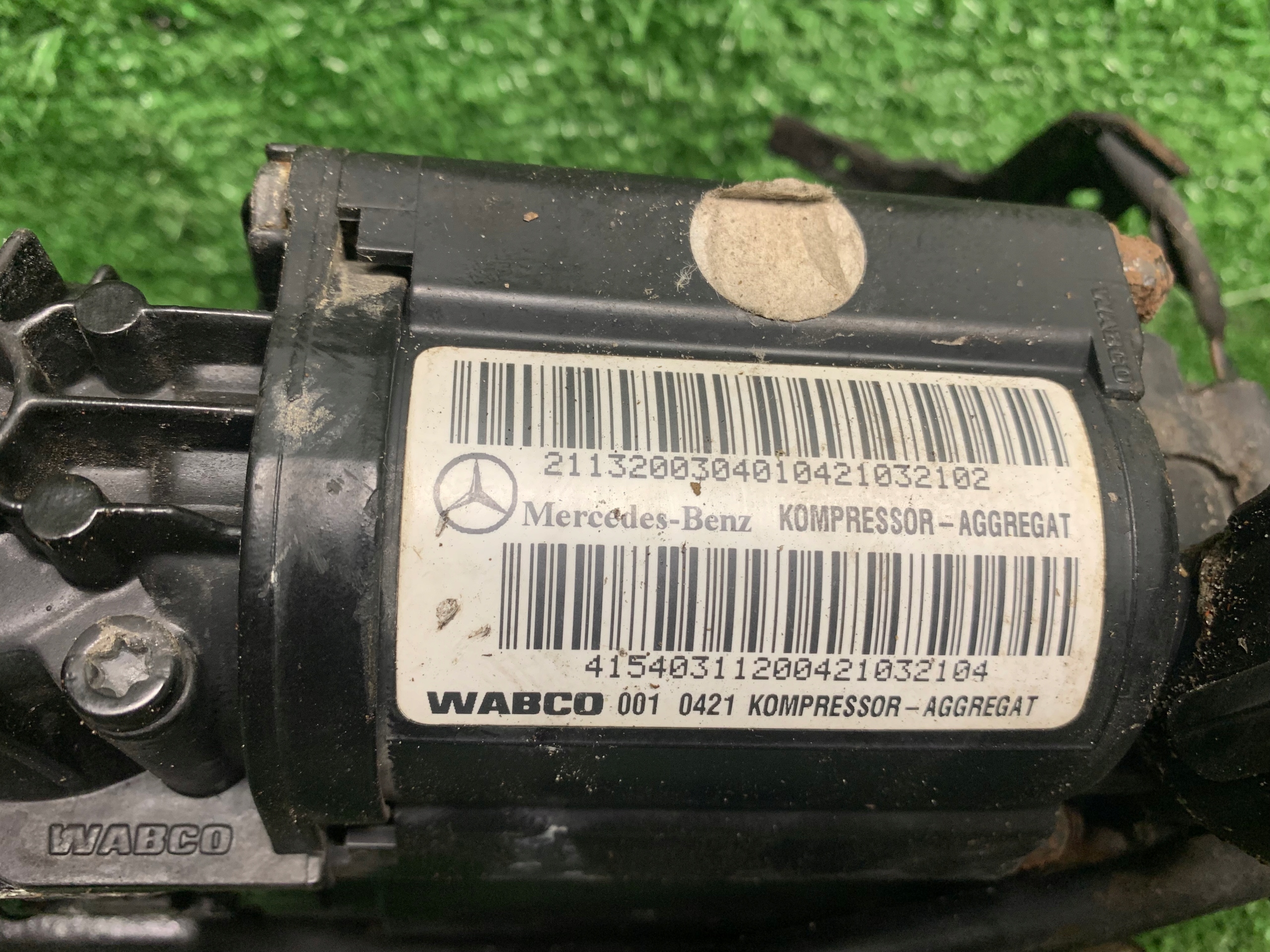 MERCEDES W211 pump compressor; springing AIRMATIC 2113200304