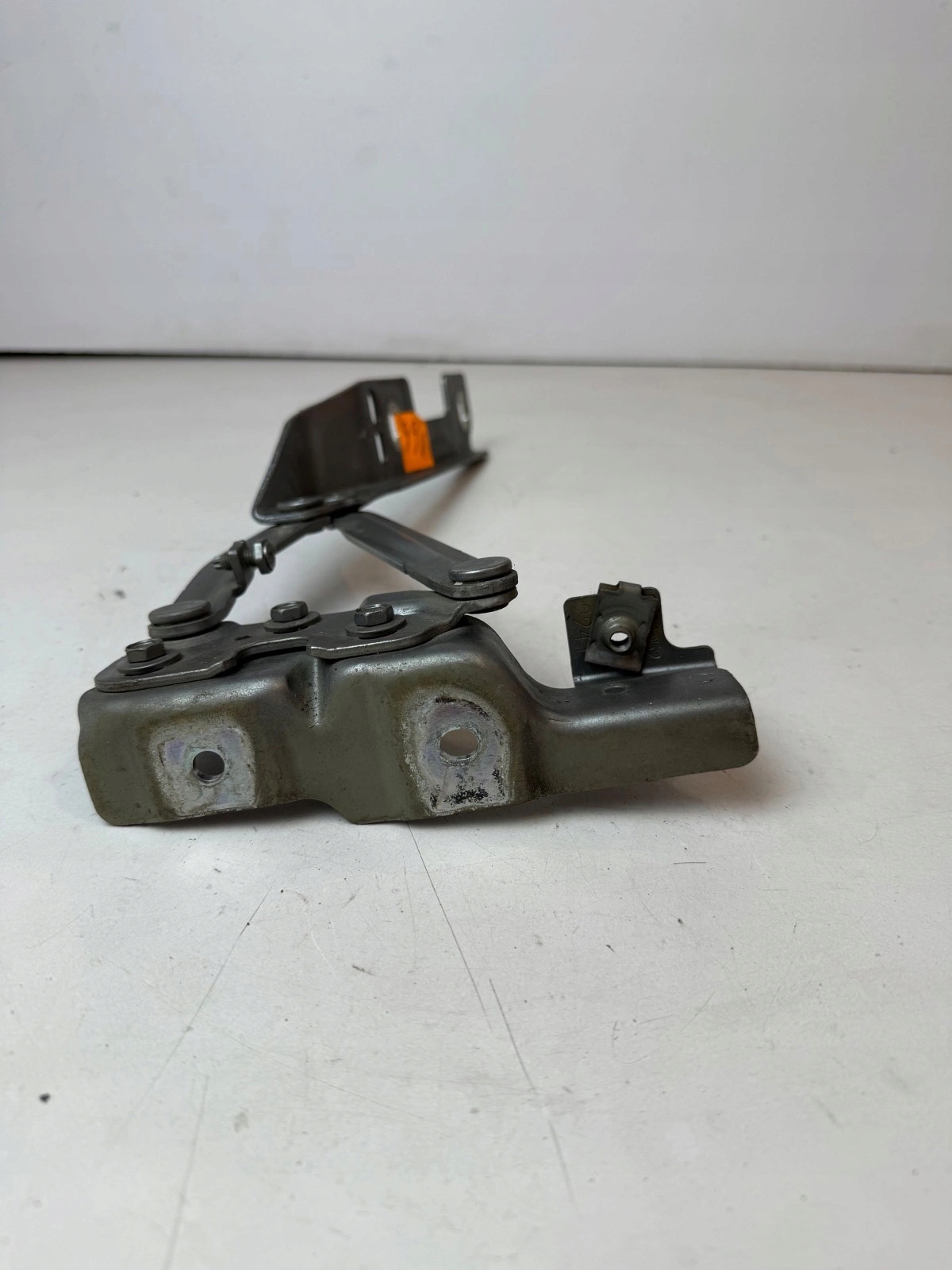 hinge bonnets front front left Opel Astra IV J