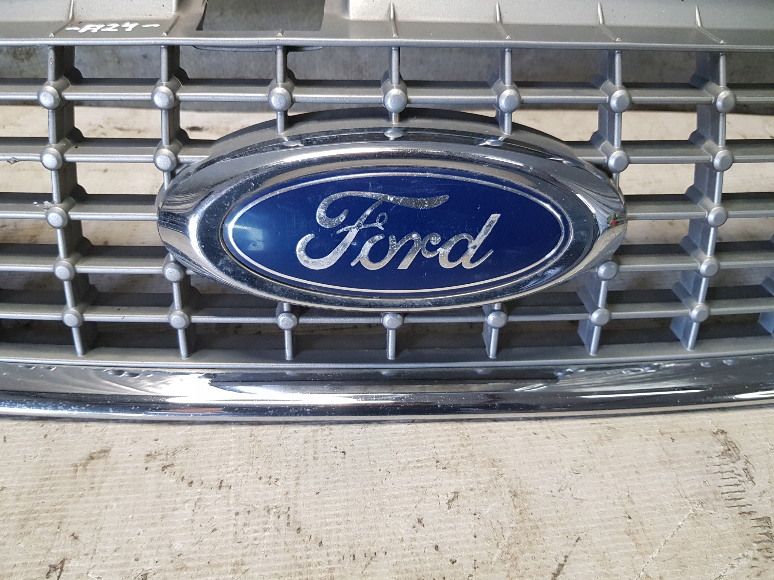Grille FORD MONDEO MK4 7S71-8200-D