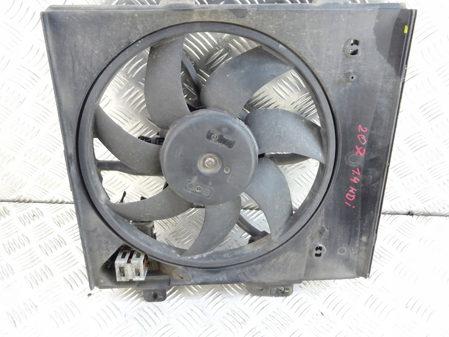 PEUGEOT 208 ventilátor chladiče Z obal KOMPLET