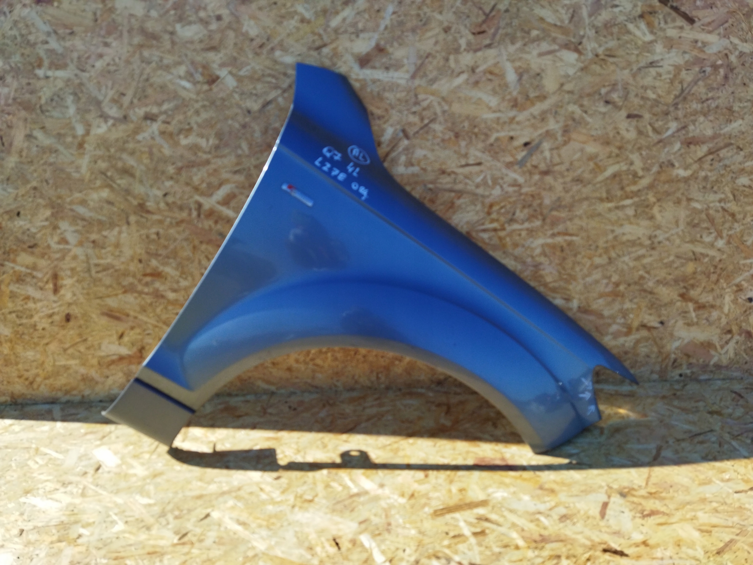fender right front AUDI Q7 4L LY7E *original*