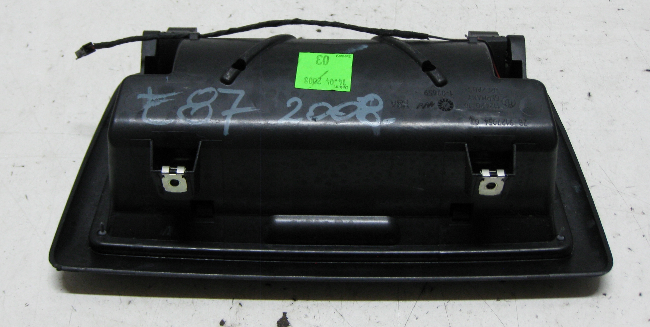 BMW E87 2.0 und 08R Handschuhfach mitte 9127054