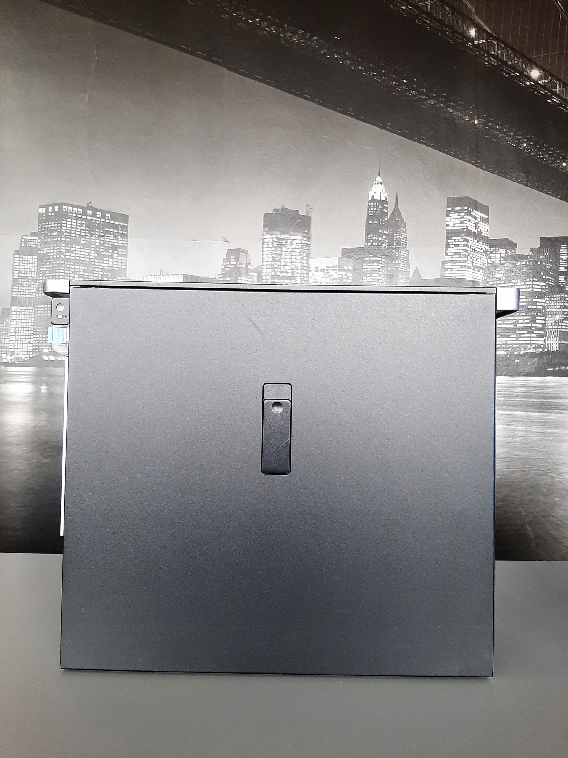 Dell Precision 5820 Tower XEON W-2123 Giga. 3060 Model Precision 5820 Tower