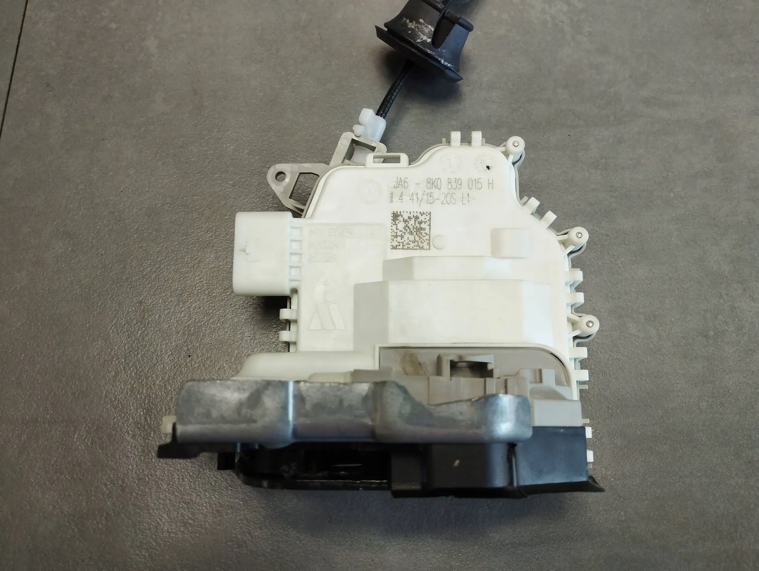 Audi A5 Sportback 8TA lock left rear part 8K0839015H