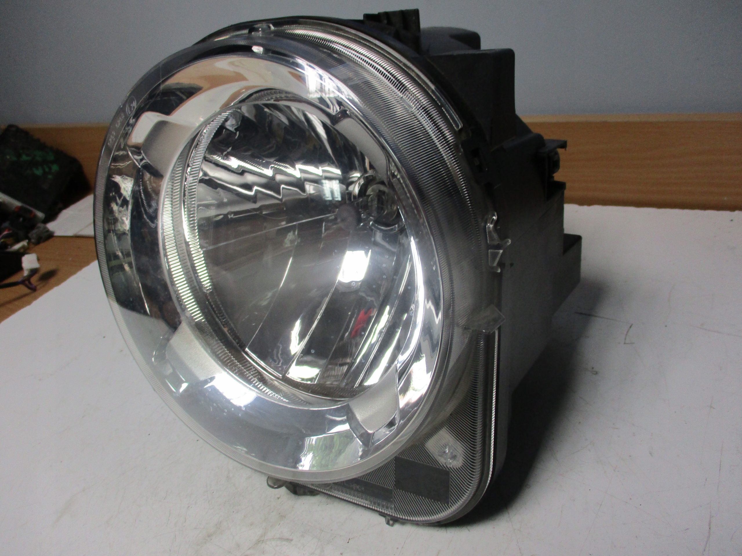 light front right Jeep Renagede 14- EU