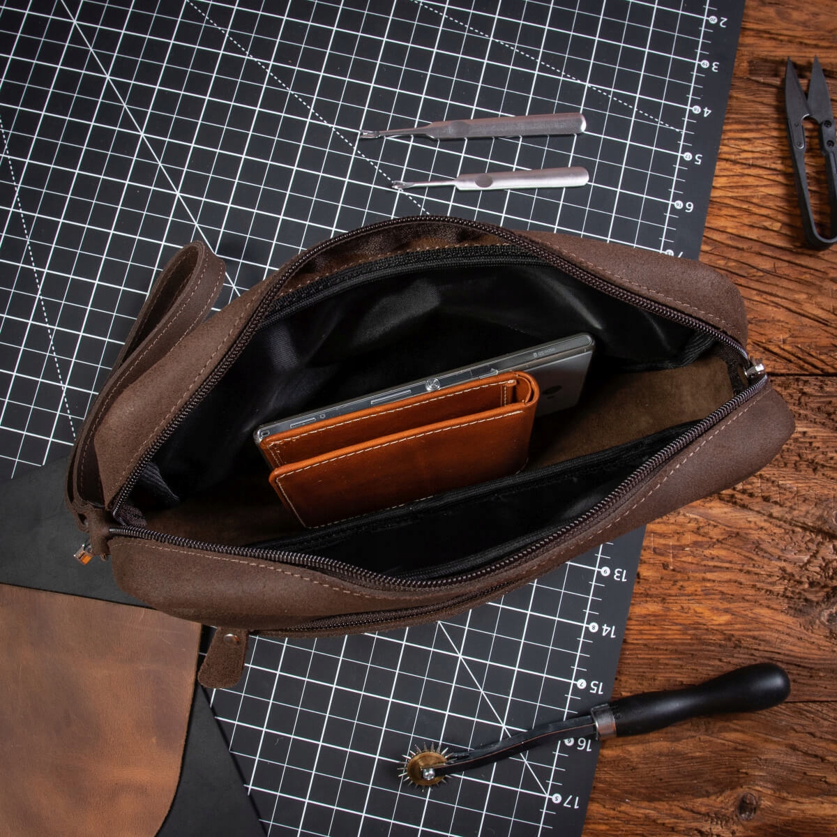 Saszetka na Dokumenty Brązowa Męska do Ręki Retro Vintage Belveder WX14 Marka Belveder