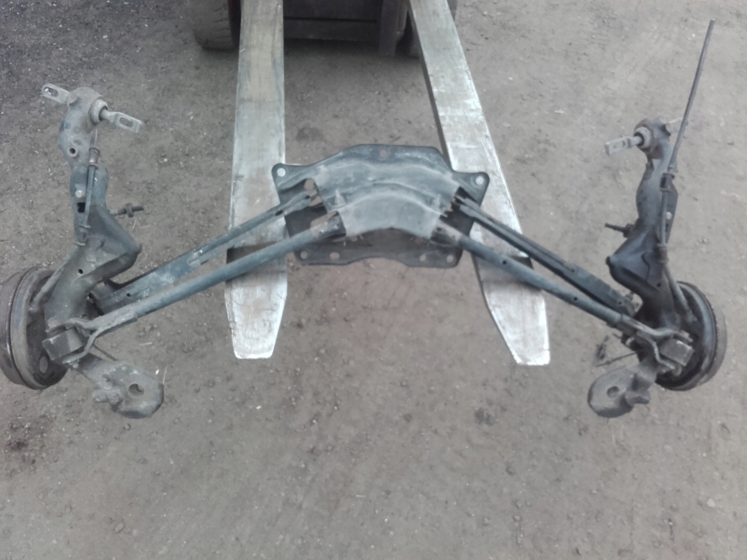 ZAWIESZENIE TYLNE DO FIAT DOBLO OPEL COMBO 10r Part number 17XM1N2