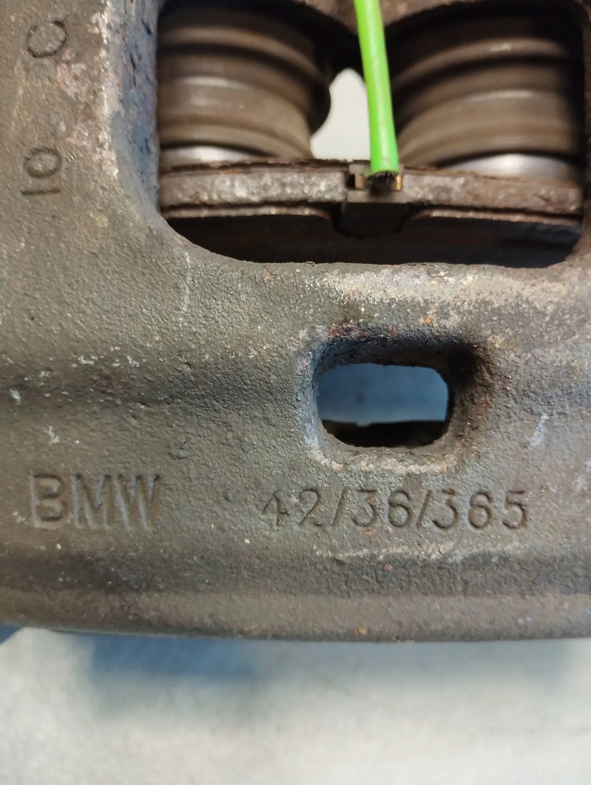 BMW X5 F15 4.4 V8 caliper left front 42/36/365