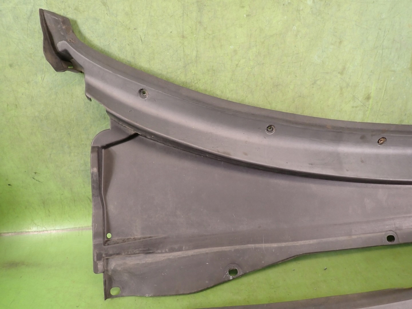 Podszybie FORD ESCAPE I 05r YL84-7802223-AKW 2L84-7802222-AKW Numer katalogowy części YL84-7802223-AKW 2L84-7802222-AKW