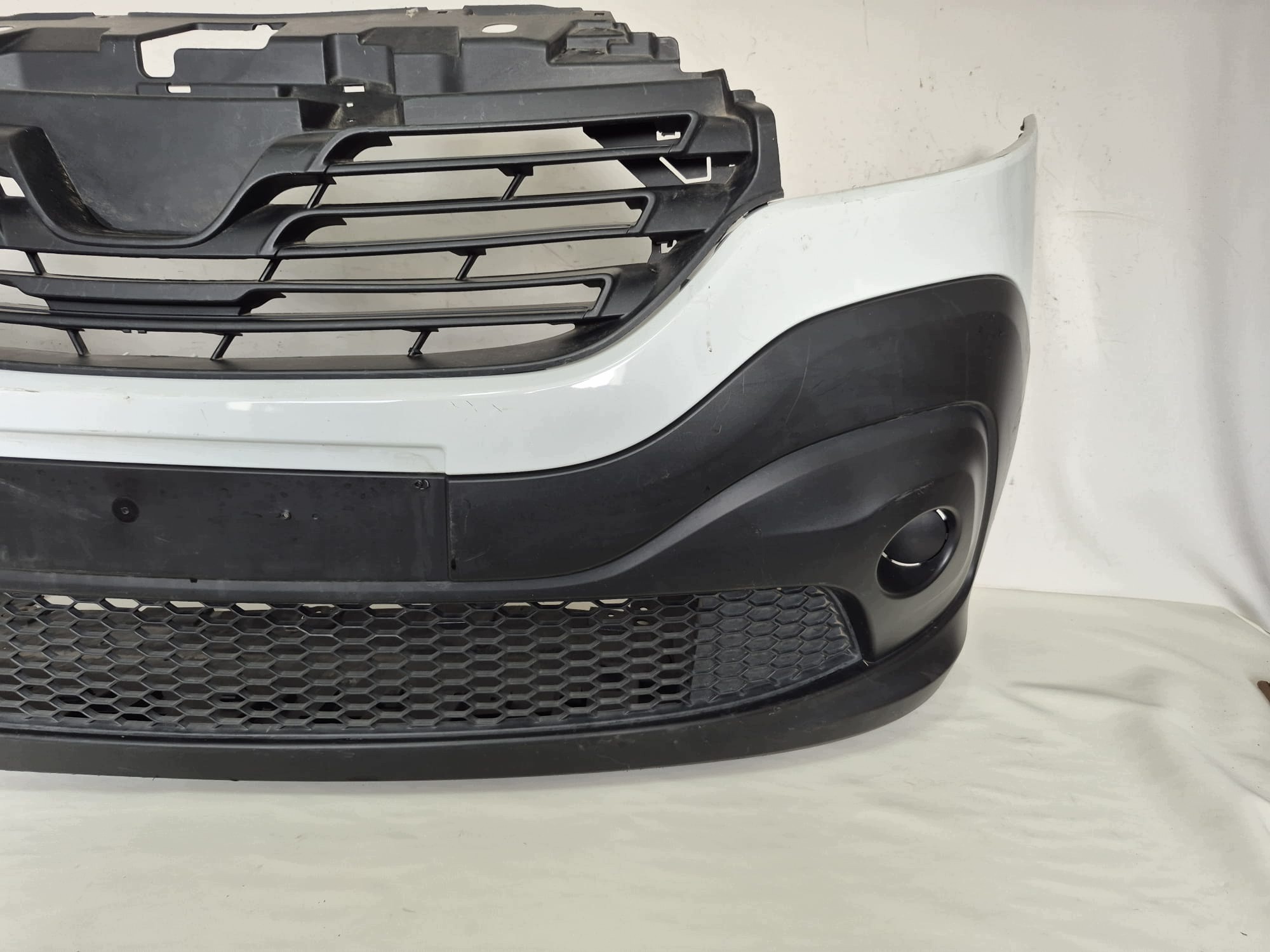 RENAULT TRAFIC III 3 14-21 bumper front front grill cover 620223380R