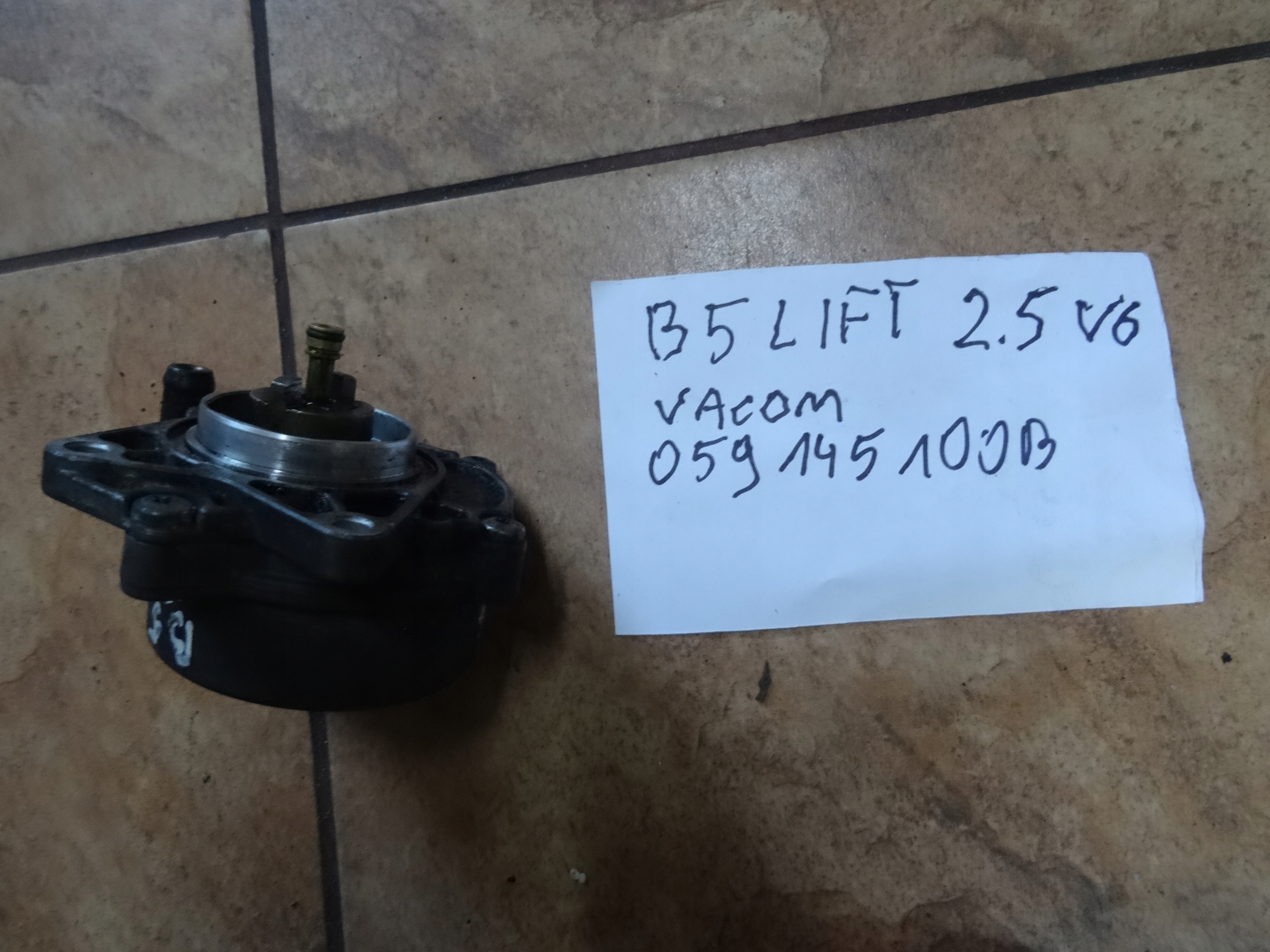 PASSAT B5 LIFT 2.5 V6 POMPA VACUM 059145100 Producent części OEM