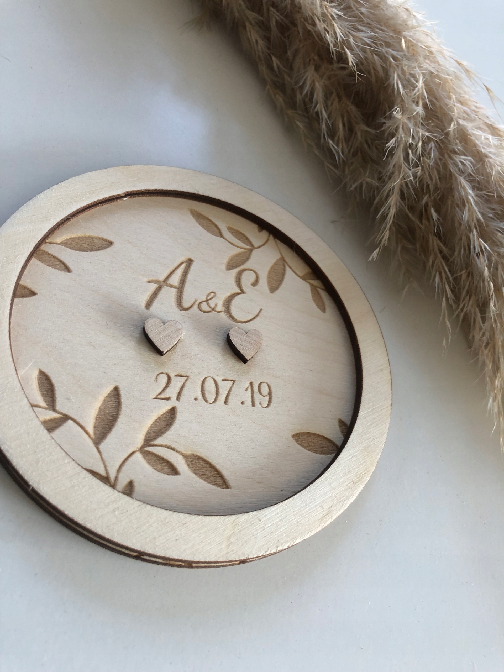 DREWNIANA TACKA PODSTAWKA NA OBRĄCZKI GRAWER ŚLUB Marka Incood