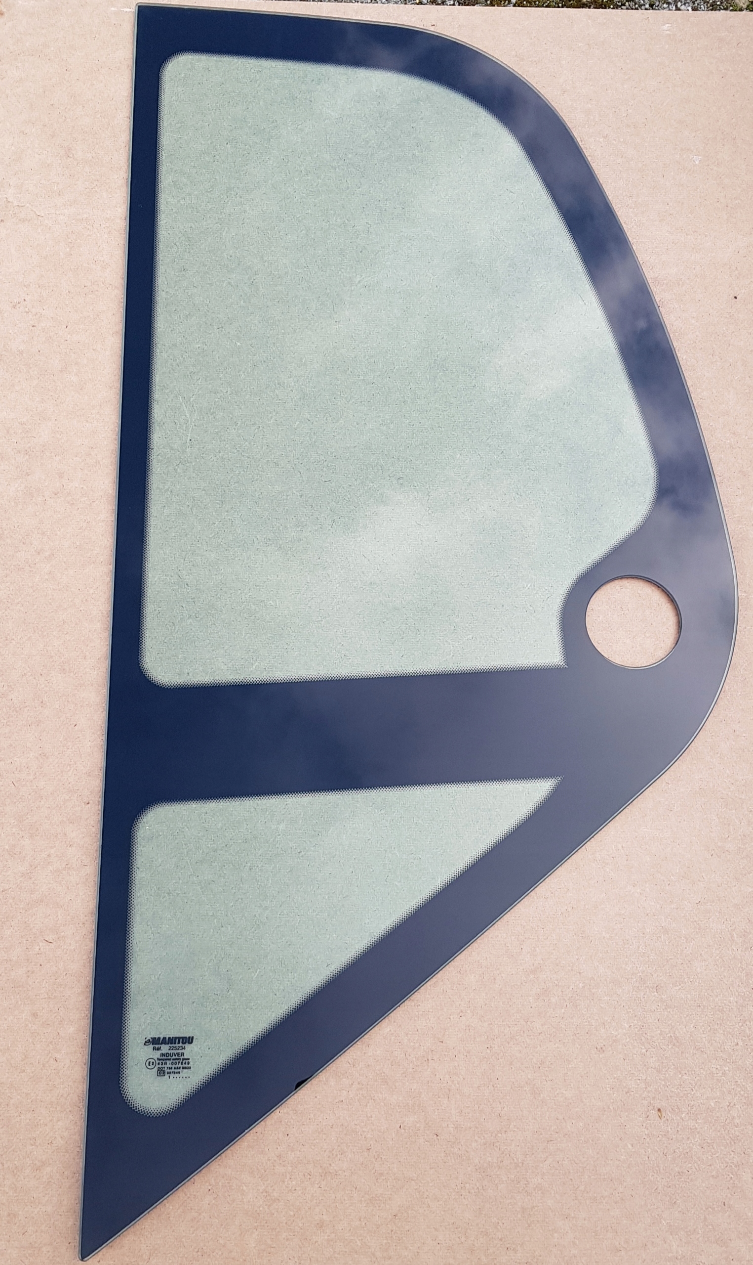 ОРИГІНАЛЬНЕ БІЧНЕ СКЛО MANITOU 225234