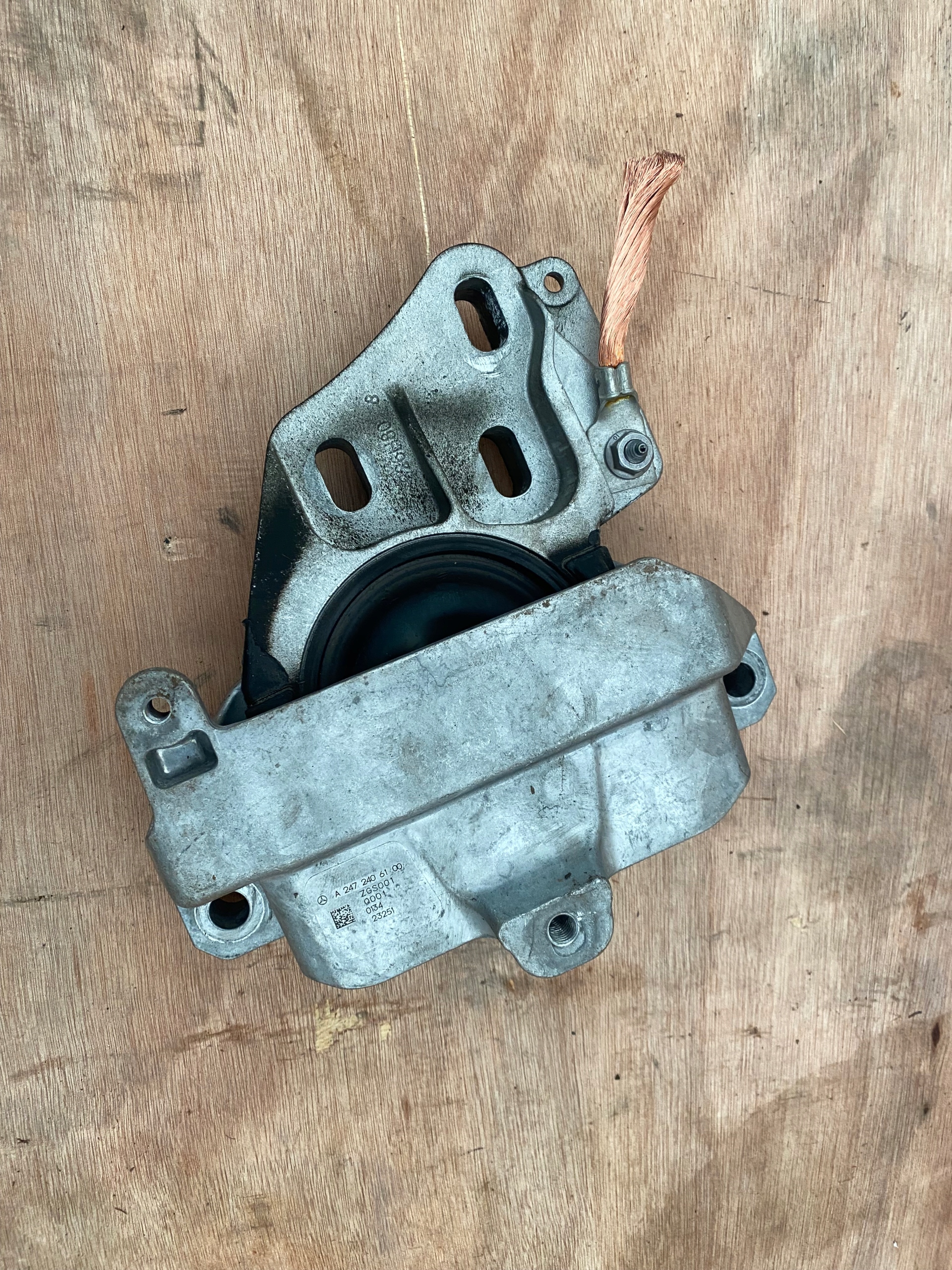 MERCEDES GLA W247 Airbag Getriebehalter