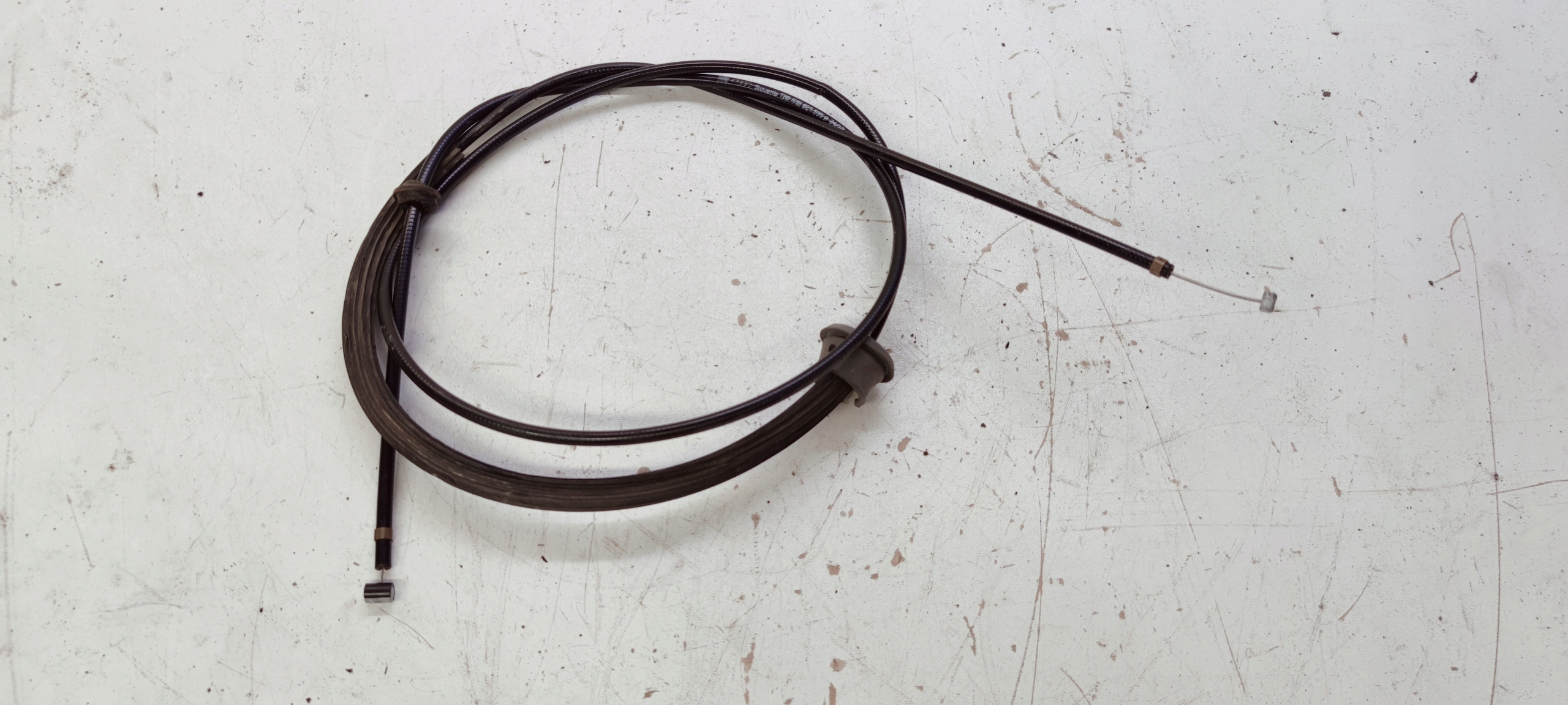 CÂBLE POUR L’OUVERTURE DU CAPOT AUDI Q3 F3 83B823535A