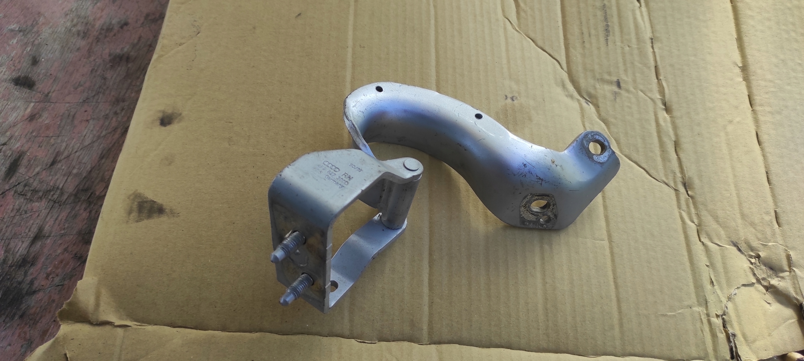 Scharnier heckklappe A6 C6 KOMBI rechts LY7W 4F9827300D