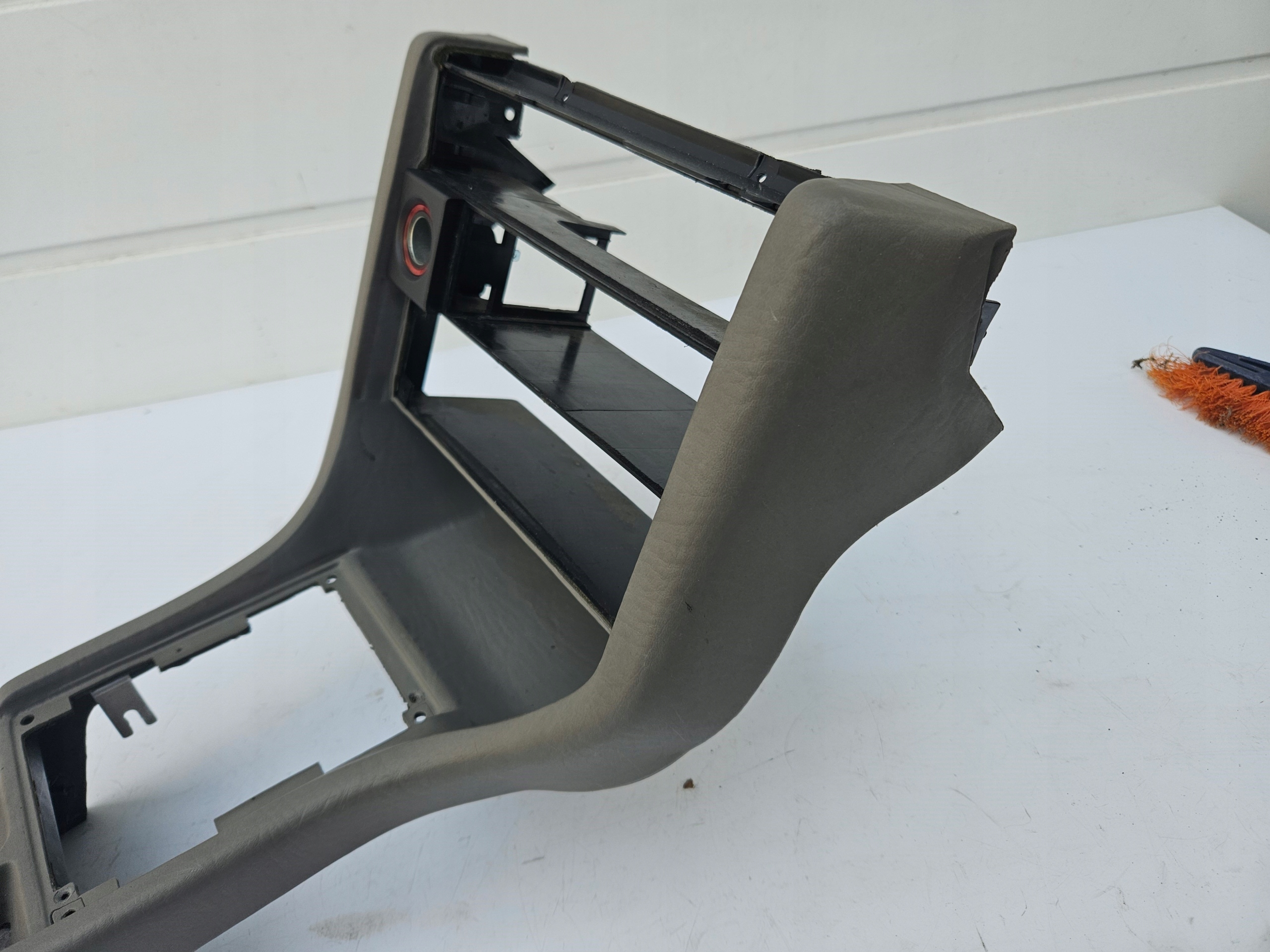 TUNEL mitte Konsole mitte AUDI V8 D11 JASNA MANUAL